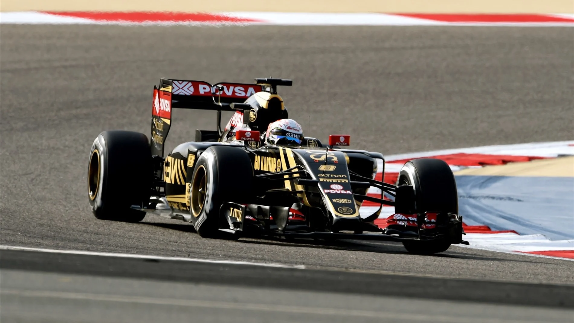 Romain Grosjean (FRA) Lotus E23 Hybrid at Formula One World Championship, Rd4, Bahrain Grand Prix Qualifying, Bahrain International Circuit, Sakhir, Bahrain, Saturday 18  April 2015. © Sutton Motorsport Images