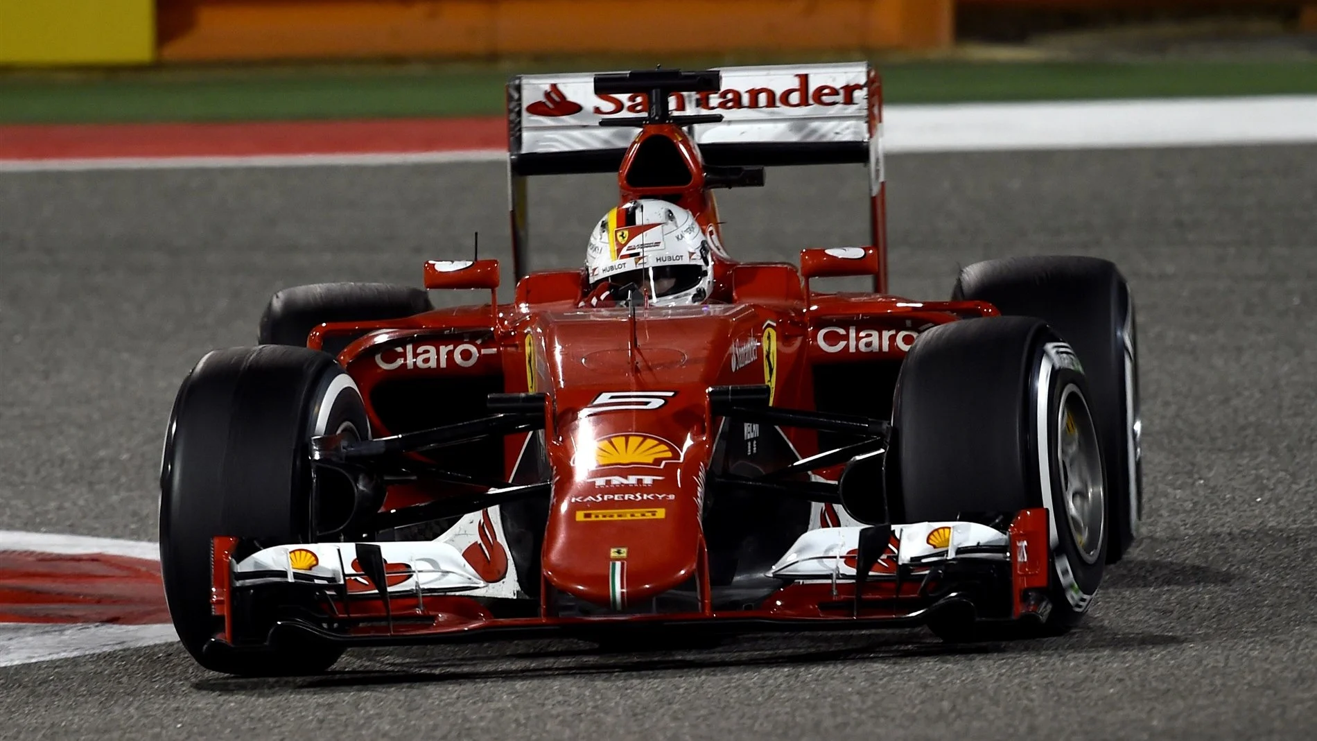 Sebastian Vettel (GER) Ferrari SF15-T at Formula One World Championship, Rd4, Bahrain Grand Prix Race, Bahrain International Circuit, Sakhir, Bahrain, Sunday 19  April 2015. © Sutton Motorsport Images
