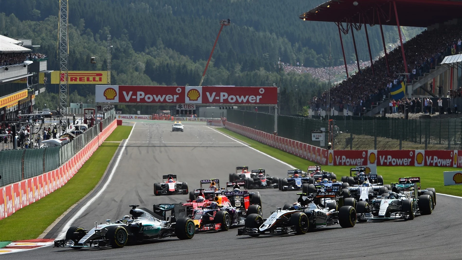 Lewis Hamilton (GBR) Mercedes AMG F1 W06 leads at the start of the race at Formula One World Championship, Rd11, Belgian Grand Prix, Race, Spa Francorchamps, Belgium, Sunday 23 August 2015. © Sutton Motorsport Images