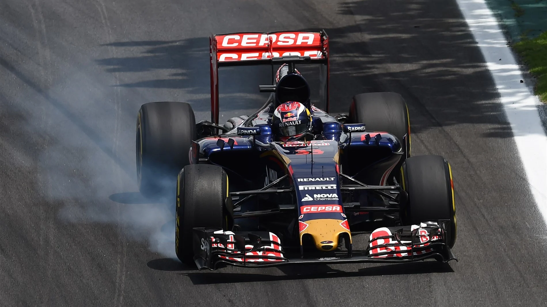 Max Verstappen (NDL) Scuderia Toro Rosso STR10 locks up at Formula One World Championship, Rd18,
