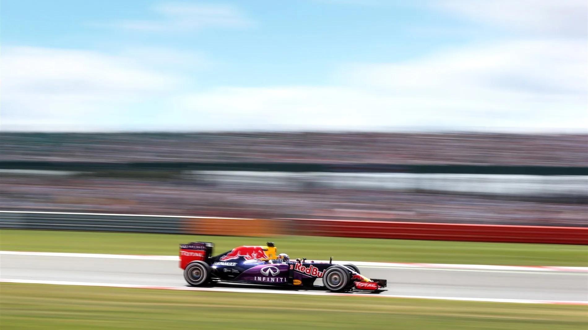 Daniel Ricciardo (AUS) Red Bull Racing RB11 at Formula One World Championship, Rd9, British Grand