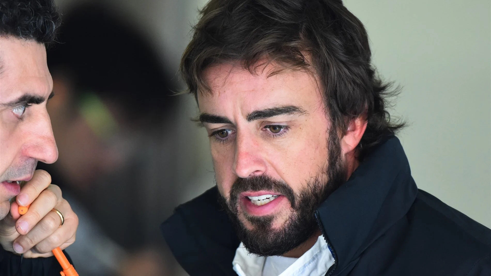 Fernando Alonso (ESP) McLaren talks with Andrea Stella (ITA) McLaren Race Engineer at Formula One World Championship, Rd3, Chinese Grand Prix, Practice, Shanghai, China, Friday 10 April 2015. © Sutton Motorsport Images