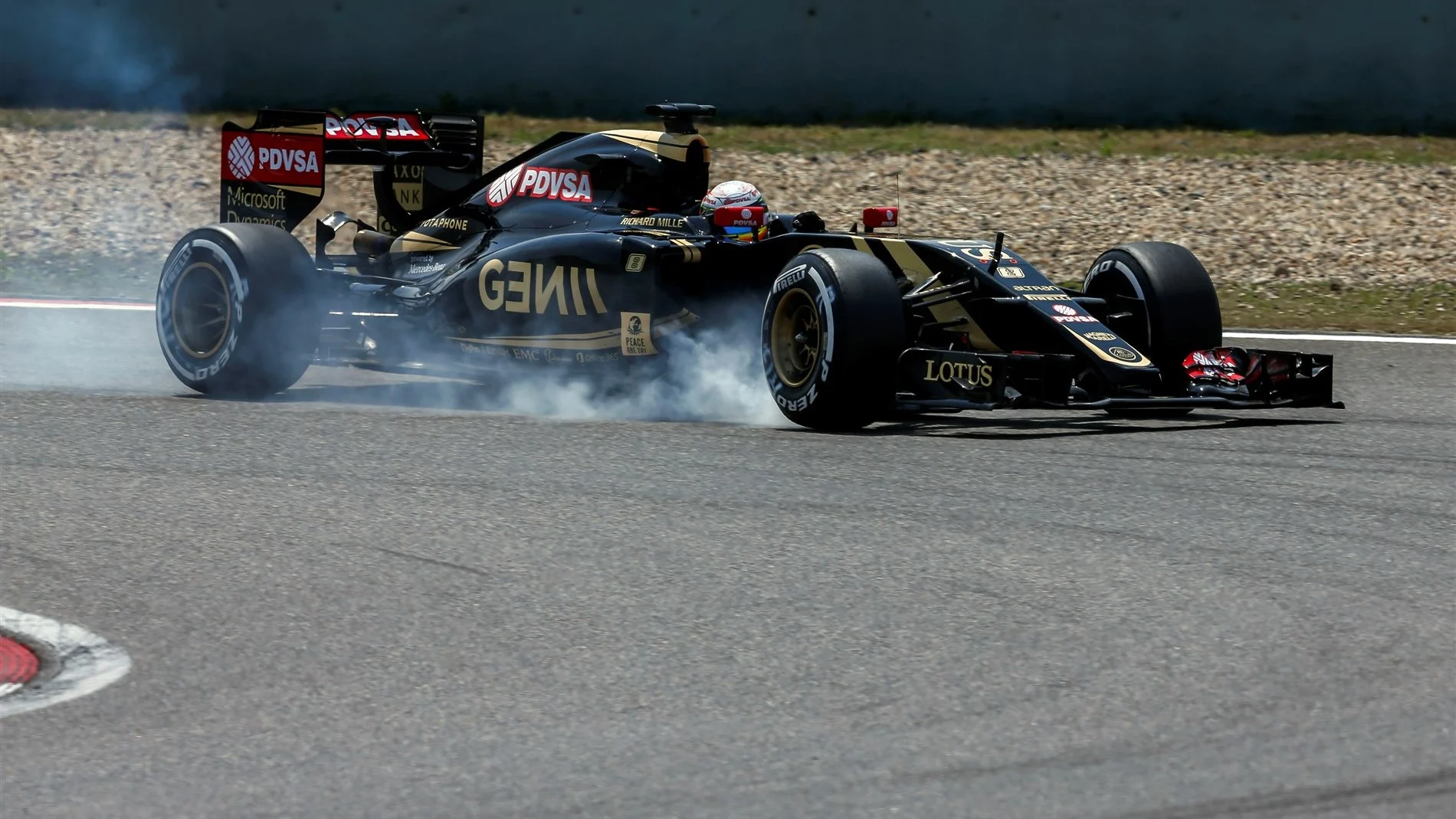 Romain Grosjean (FRA) Lotus E23 Hybrid locks up at Formula One World Championship, Rd3, Chinese Grand Prix, Qualifying, Shanghai, China, Saturday 11 April 2015. © Sutton Motorsport Images