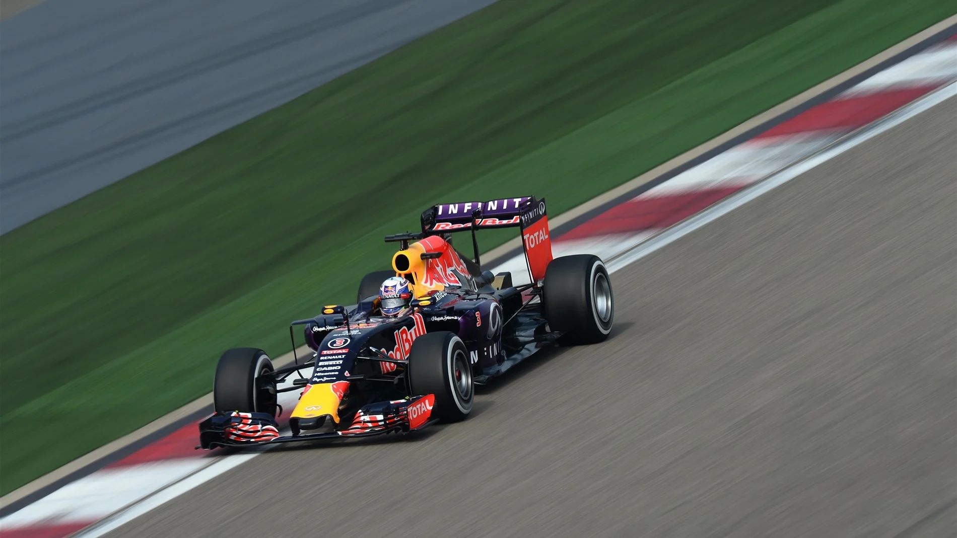 Daniel Ricciardo (AUS) Red Bull Racing RB11 at Formula One World Championship, Rd3, Chinese Grand Prix, Qualifying, Shanghai, China, Saturday 11 April 2015. © Sutton Motorsport Images