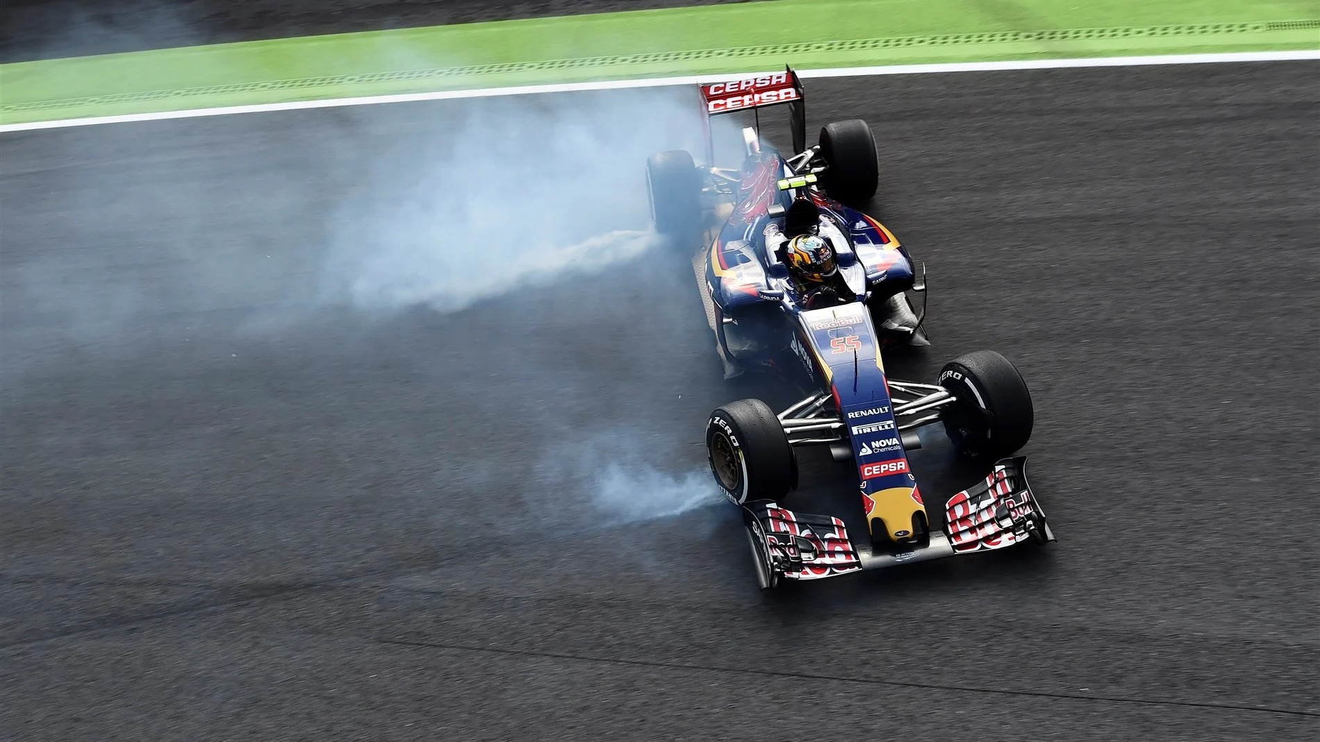 Carlos Sainz (ESP) Scuderia Toro Rosso STR10 spins at the Parabolica corner in FP1 at Formula One World Championship, Rd12, Italian Grand Prix, Practice, Monza, Italy, Friday 4  September 2015. © Sutton Motorsport Images