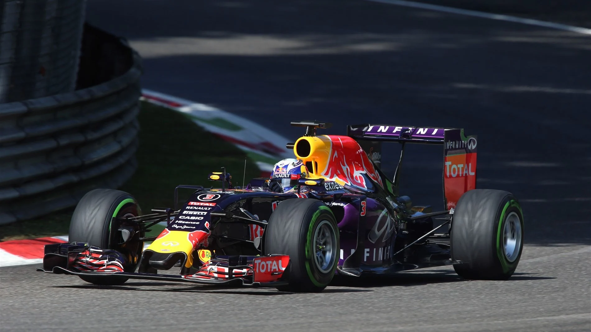 Daniel Ricciardo (AUS) Red Bull Racing RB11 at Formula One World Championship, Rd12, Italian Grand Prix, Qualifying, Monza, Italy, Saturday 5  September 2015. © Sutton Motorsport Images
