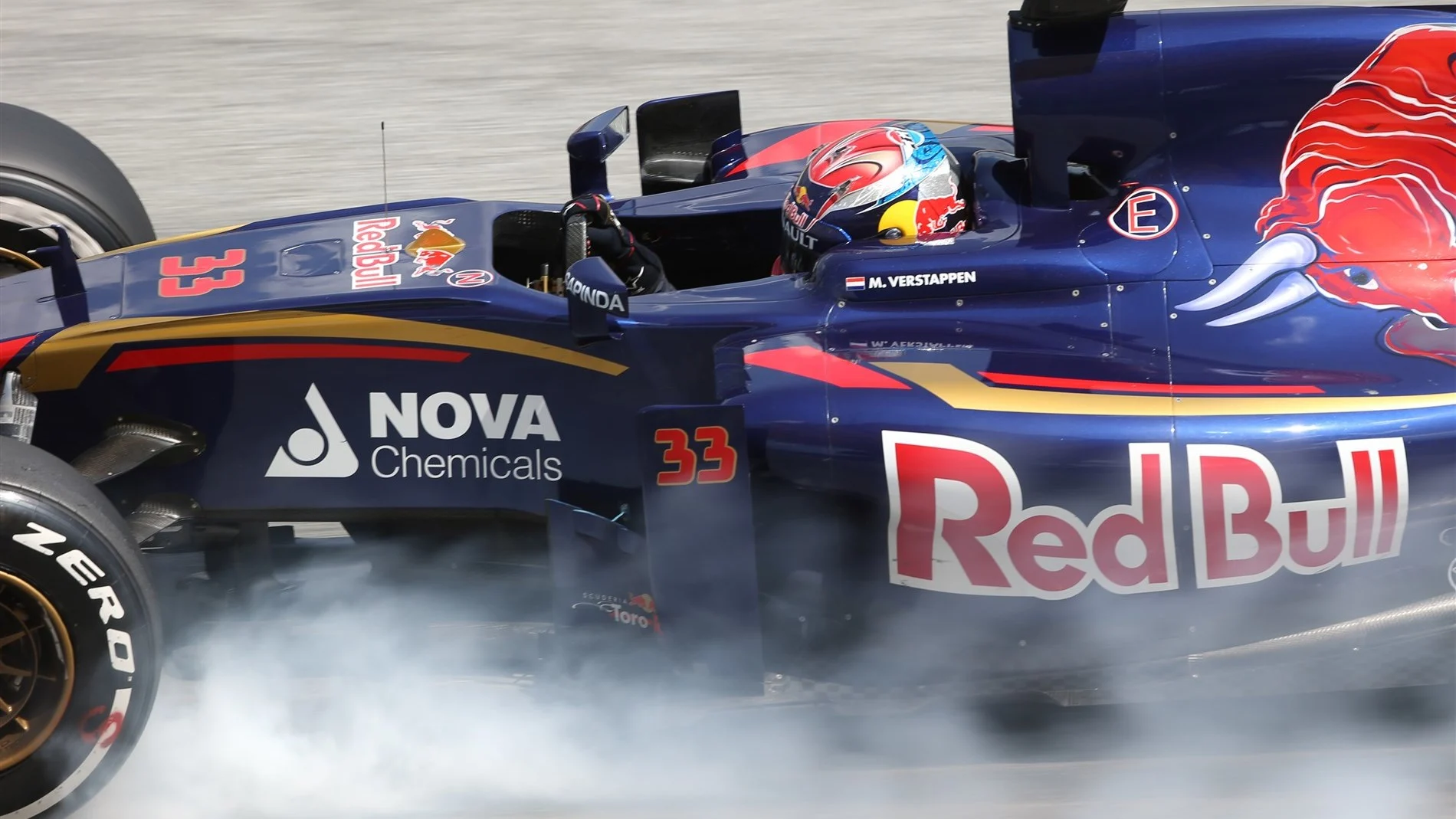 Max Verstappen (NDL) Scuderia Toro Rosso STR10 locks up at Formula One World Championship, Rd2,