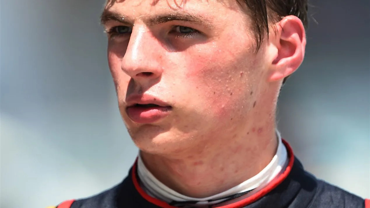 Max Verstappen (NDL) Scuderia Toro Rosso at Formula One World Championship, Rd2, Malaysian Grand Prix, Qualifying, Sepang, Malaysia, Saturday 28  March 2015. © Sutton Motorsport Images