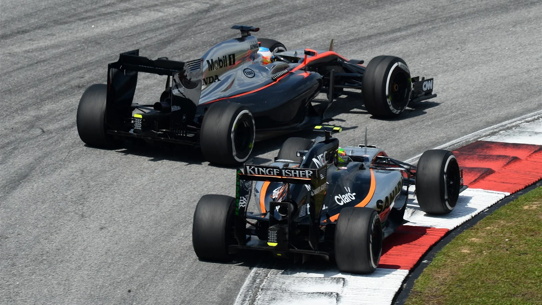 Fernando Alonso (ESP) McLaren MP4-30 and Sergio Perez (MEX) Force India VJM08 bttle at Formula One World Championship, Rd2, Malaysian Grand Prix, Race, Sepang, Malaysia, Sunday 29 March 2015. © Sutton Motorsport Images