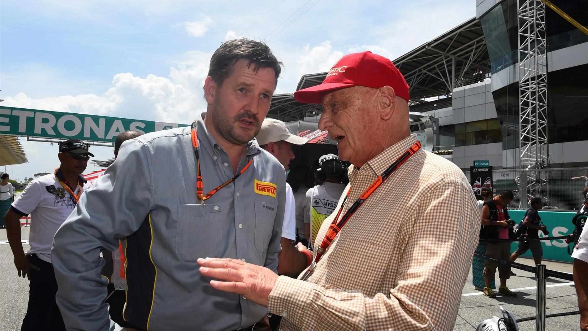 Paul Hembery (GBR) Pirelli Motorsport Director and Niki Lauda (AUT) Mercedes AMG F1 Non-Executive