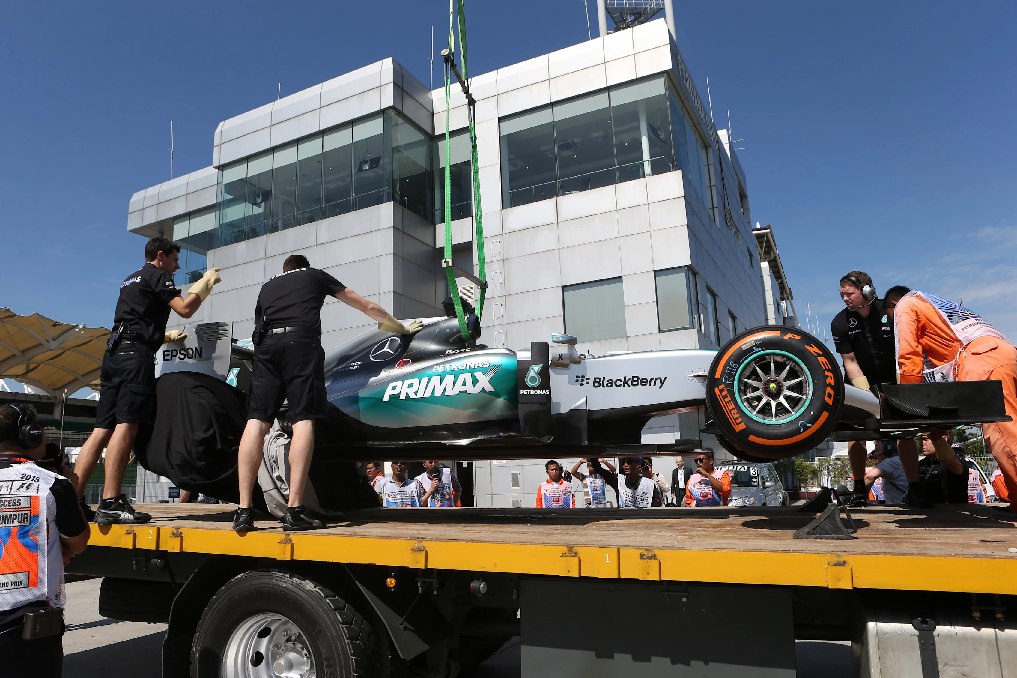 The car of Lewis Hamilton (GBR) Mercedes AMG F1 W06 is recovered to the pits in Free Practice One at Formula One World Championship, Rd2, Malaysian Grand Prix, Practice, Sepang, Malaysia, Friday 27  March 2015. © Sutton Motorsport Images