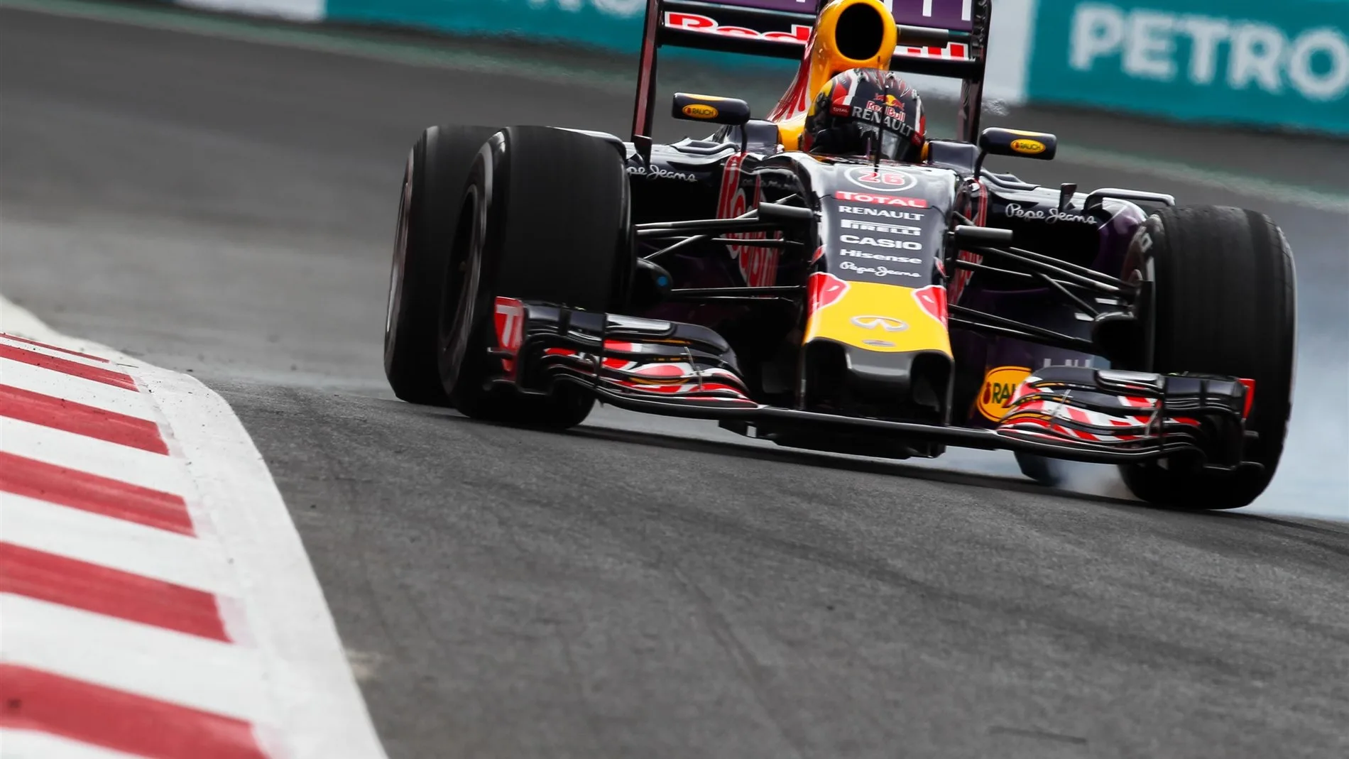 Daniil Kvyat (RUS) Red Bull Racing RB11 locks up at Formula One World Championship, Rd17, Mexican