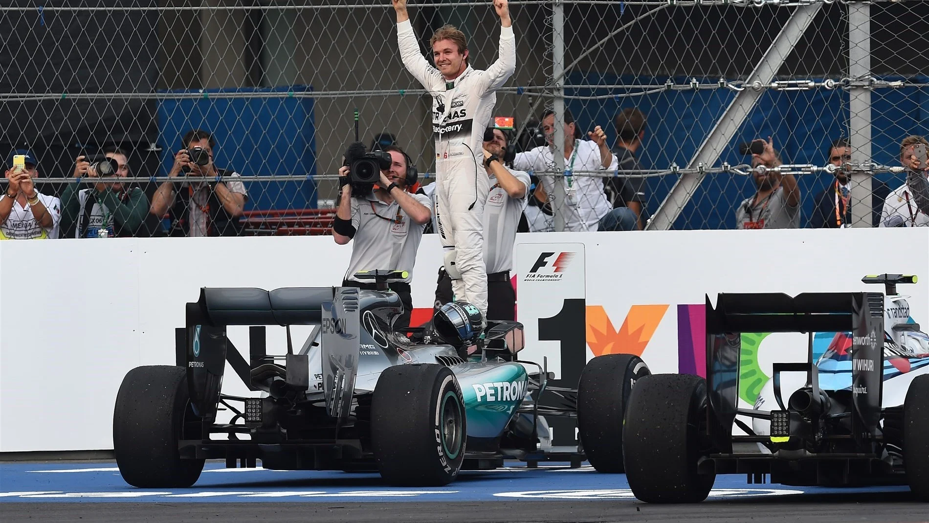 Race winner Nico Rosberg (GER) Mercedes AMG F1 W06 celebrates in parc ferme at Formula One World Championship, Rd17, Mexican Grand Prix, Race, Circuit Hermanos Rodriguez, Mexico City, Mexico, Sunday 1  November 2015. © Sutton Motorsport Images
