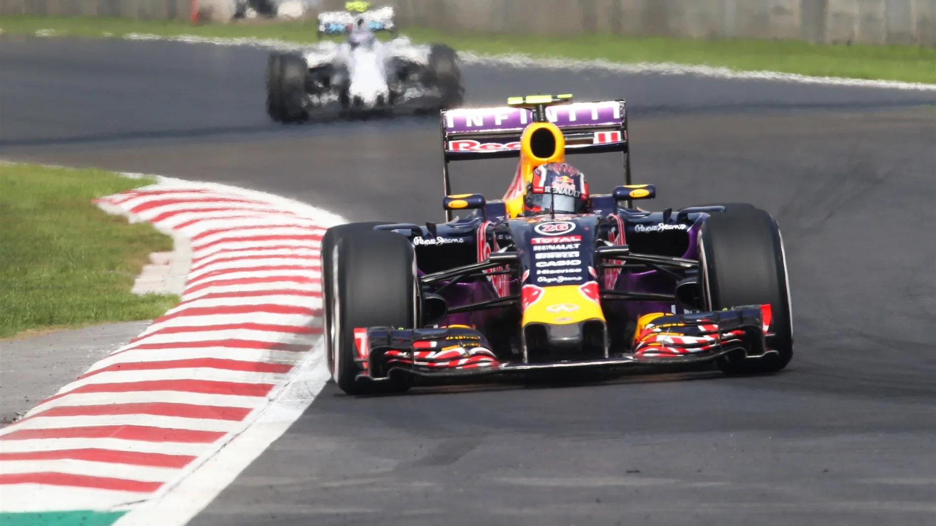 Daniil Kvyat (RUS) Red Bull Racing RB11 at Formula One World Championship, Rd17, Mexican Grand