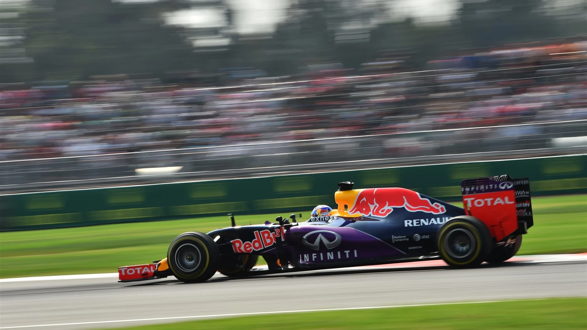 Daniel Ricciardo (AUS) Red Bull Racing RB11 at Formula One World Championship, Rd17, Mexican Grand