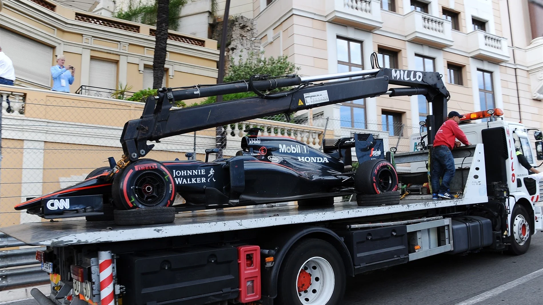 The car of race retiree Fernando Alonso (ESP) McLaren MP4-30 is recovered at Formula One World