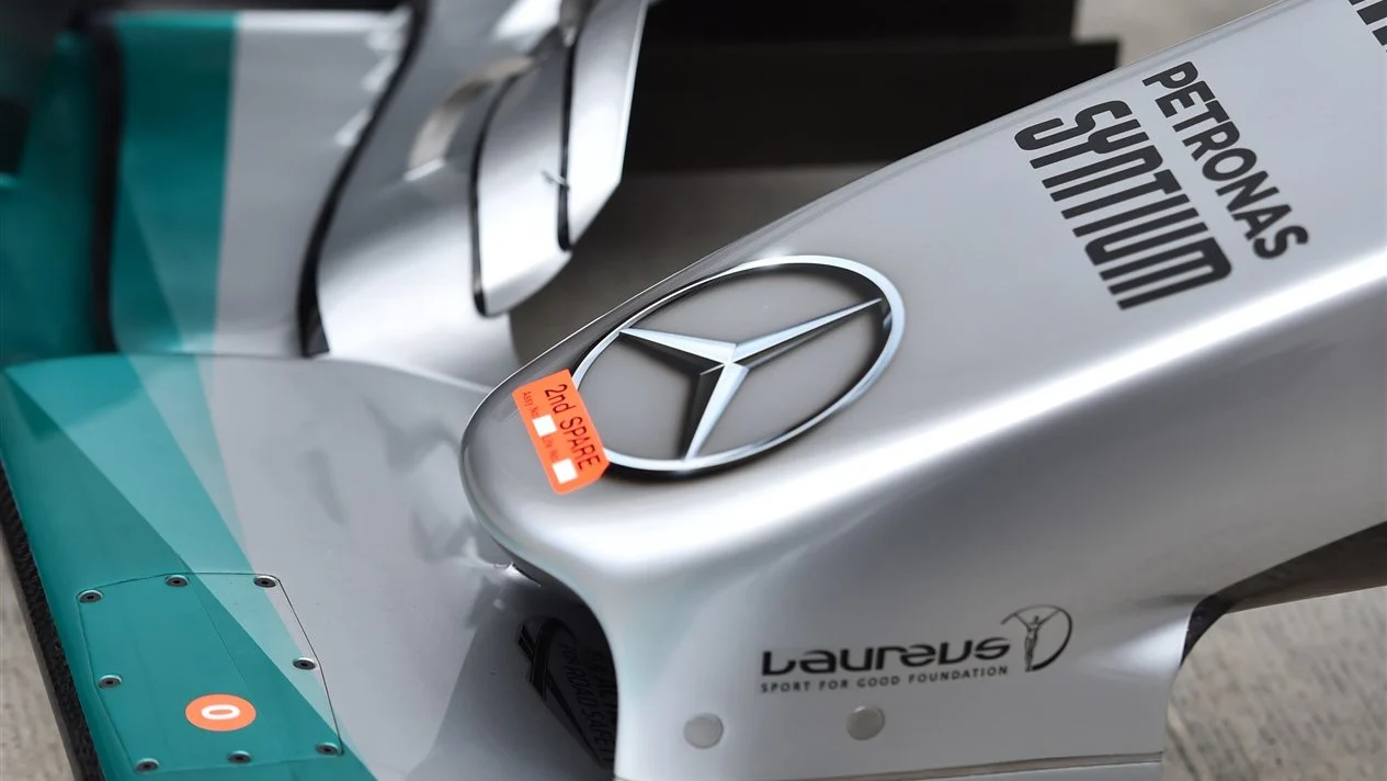 Mercedes AMG F1 W06 nose and front wing detail at Formula One World Championship, Rd15, Russian