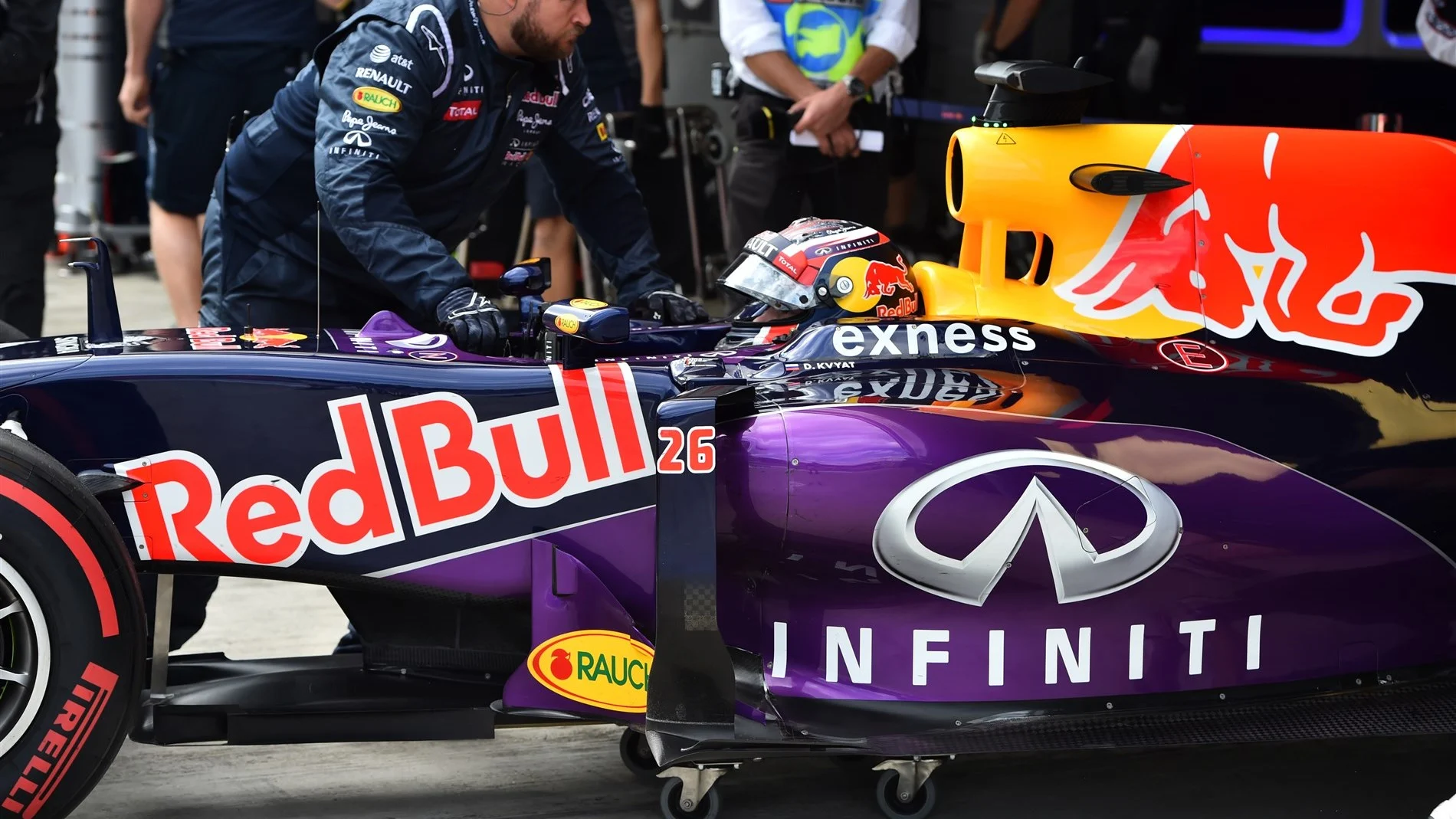 Daniil Kvyat (RUS) Red Bull Racing RB11 at Formula One World Championship, Rd15, Russian Grand