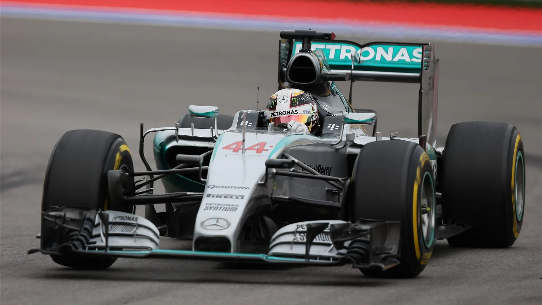 Lewis Hamilton (GBR) Mercedes AMG F1 W06 at Formula One World Championship, Rd15, Russian Grand Prix, Race, Sochi Autodrom, Sochi, Krasnodar Krai, Russia, Sunday 11 October 2015. © Sutton Motorsport Images
