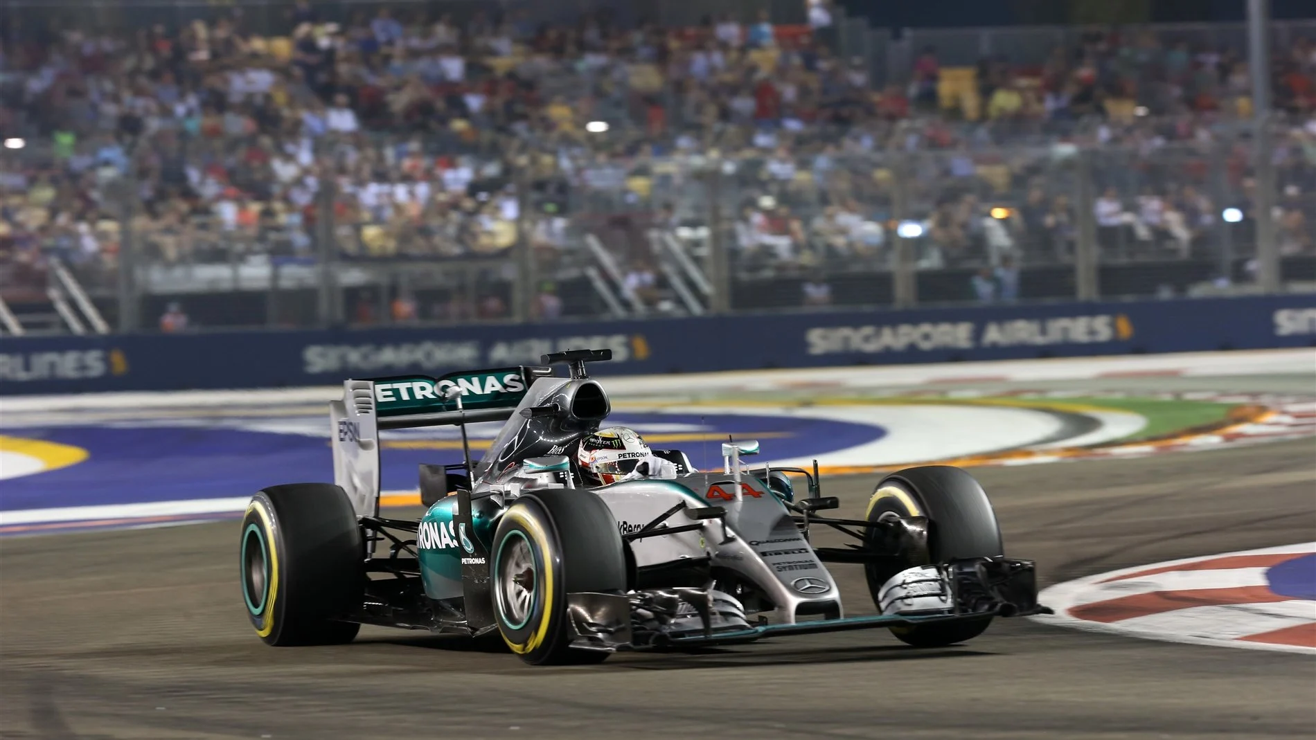 Lewis Hamilton (GBR) Mercedes AMG F1 W06 at Formula One World Championship, Rd13, Singapore Grand