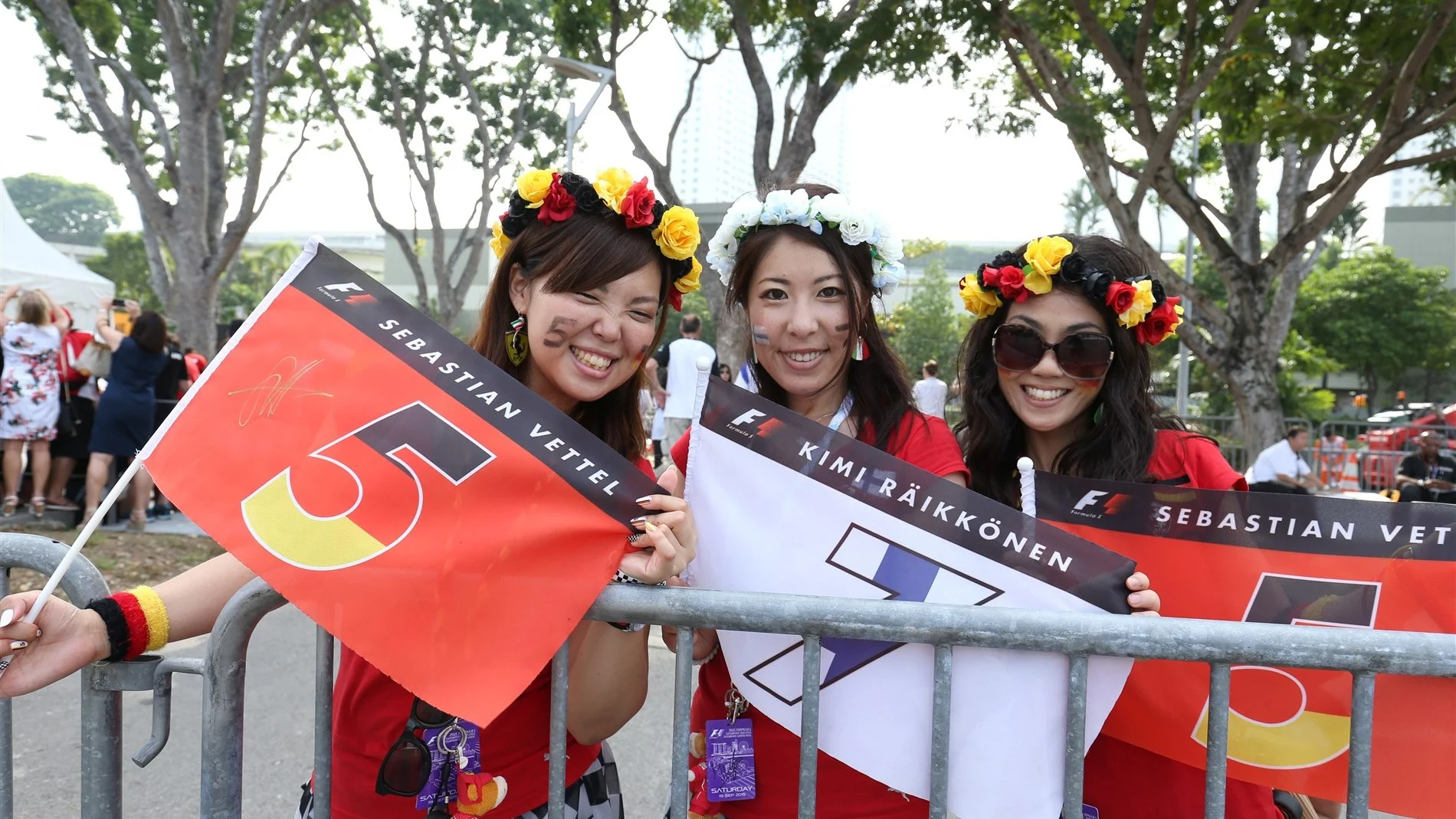 Fans at Formula One World Championship, Rd13, Singapore Grand Prix, Race, Marina Bay Street Circuit, Singapore, Sunday 20 September 2015. © Sutton Motorsport Images