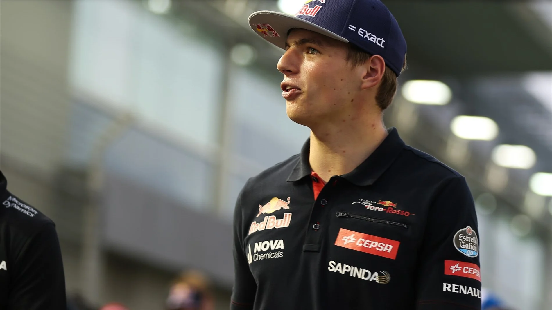 Max Verstappen (NDL) Scuderia Toro Rosso at the drivers parade at Formula One World Championship, Rd13, Singapore Grand Prix, Race, Marina Bay Street Circuit, Singapore, Sunday 20 September 2015. © Sutton Motorsport Images