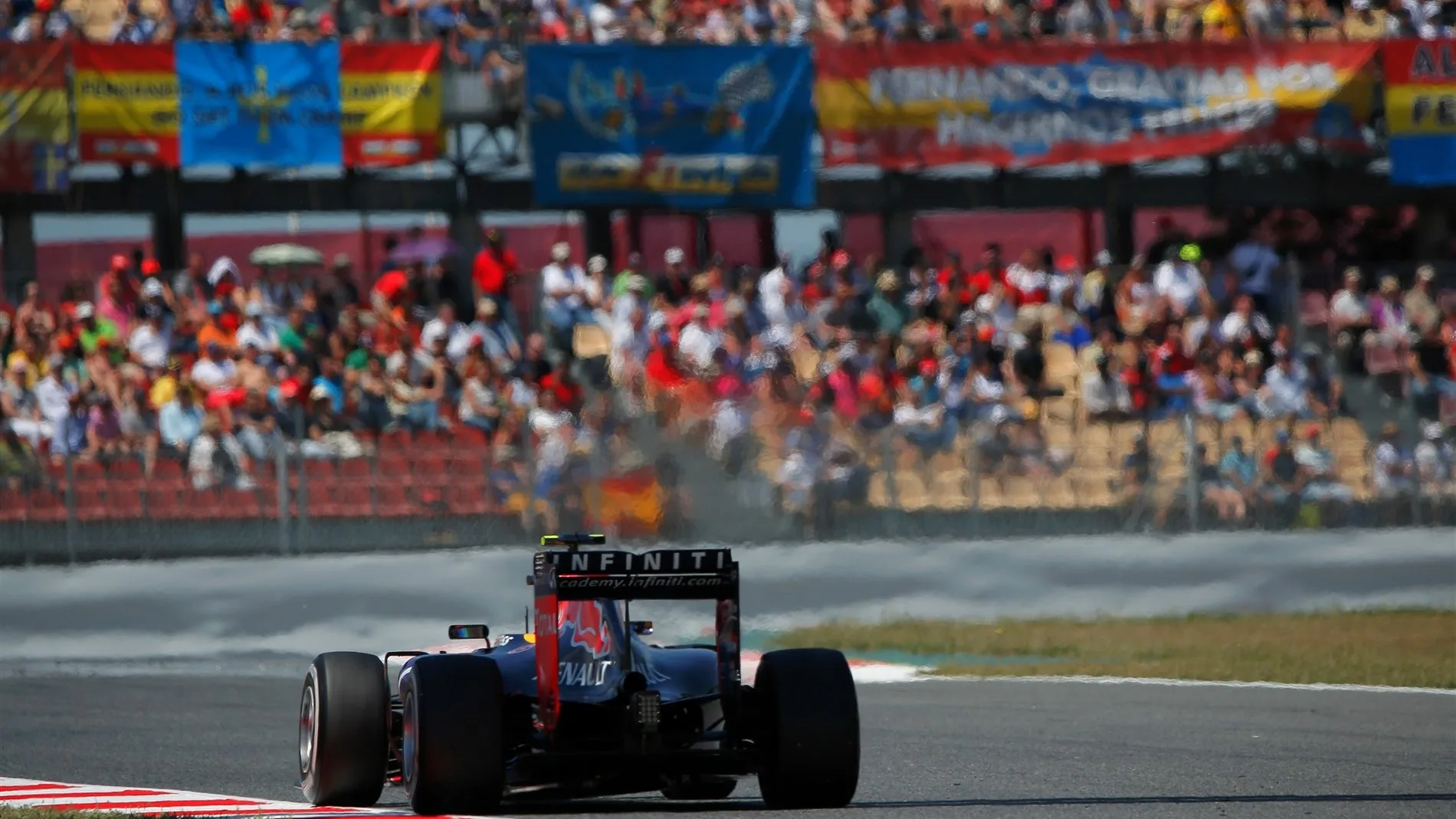 Daniel Ricciardo (AUS) Red Bull Racing RB11 at Formula One World Championship, Rd5, Spanish Grand Prix Race, Barcelona, Spain, Sunday 10 May 2015. © Sutton Motorsport Images