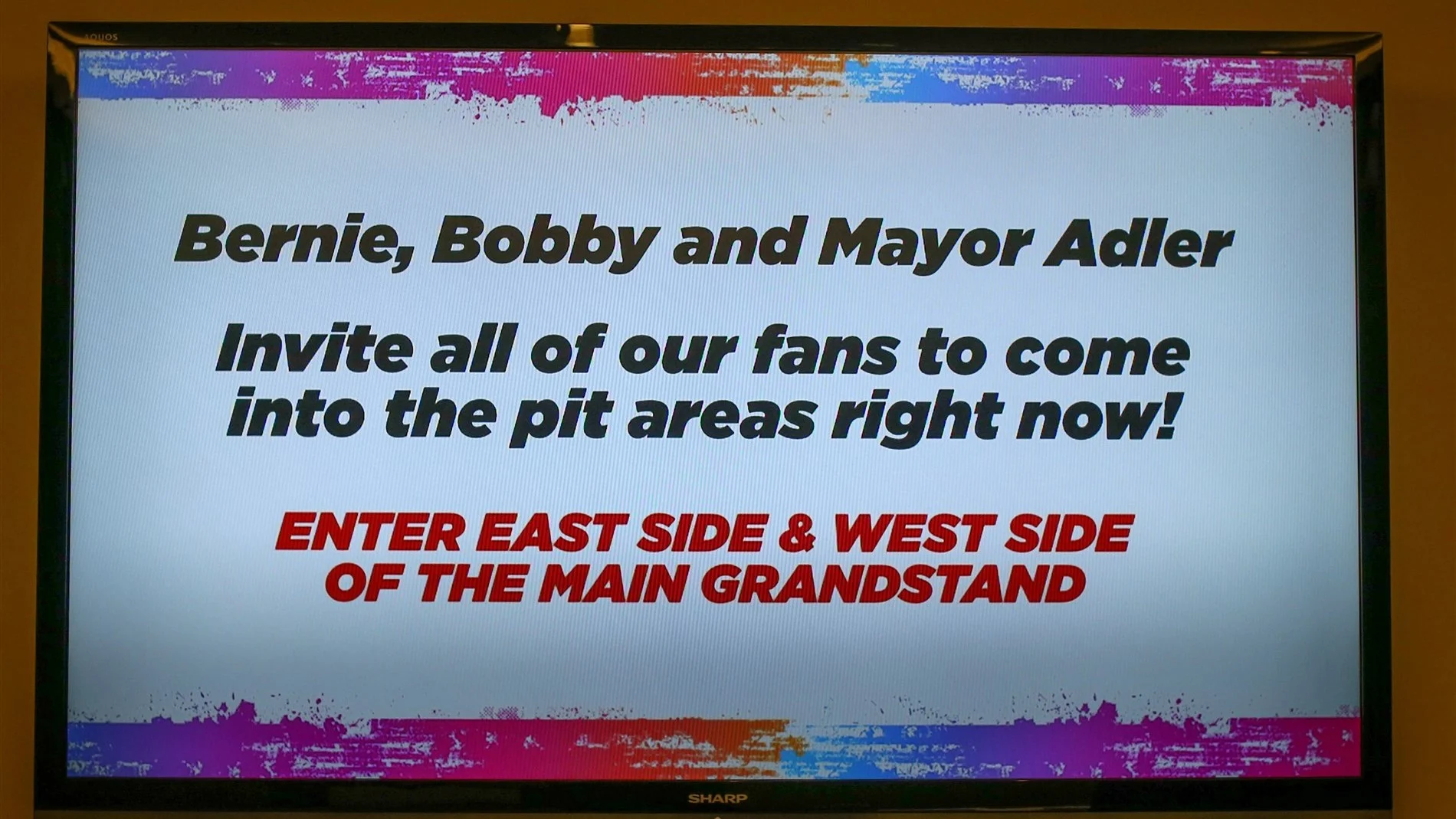 Following the cancellation of Qualifying a message inviting fans  into pit lane at Formula One World Championship, Rd16, United States Grand Prix, Qualifying, Austin, Texas, USA, Saturday 24 October 2015. © Sutton Motorsport Images