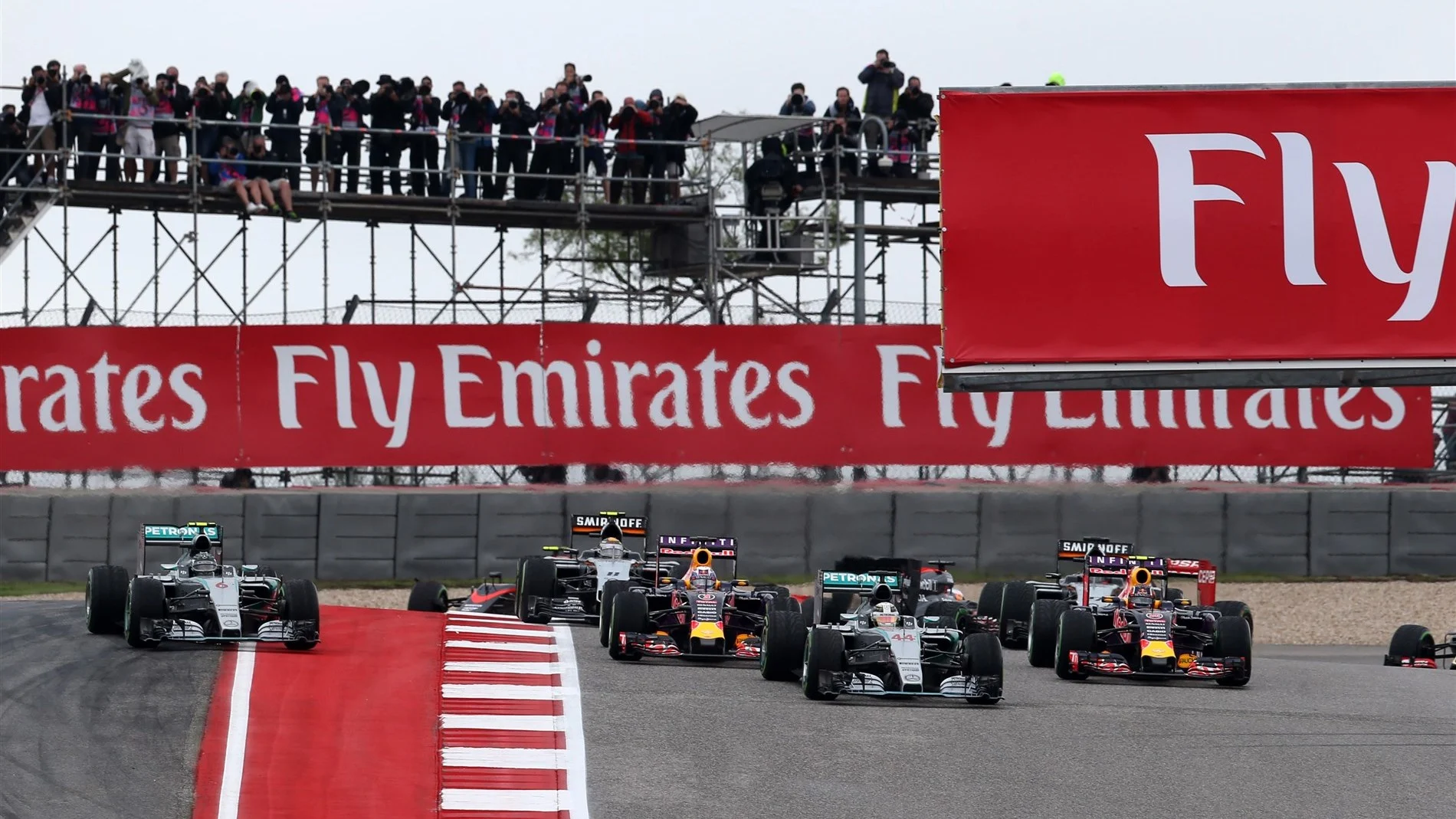 Lewis Hamilton (GBR) Mercedes AMG F1 W06 leads at the start of the raceas Nico Rosberg (GER) Mercedes AMG F1 W06 runs wide at Formula One World Championship, Rd16, United States  Grand Prix, Race, Austin, Texas, USA, Sunday 25 October 2015. © Sutton Motorsport Images