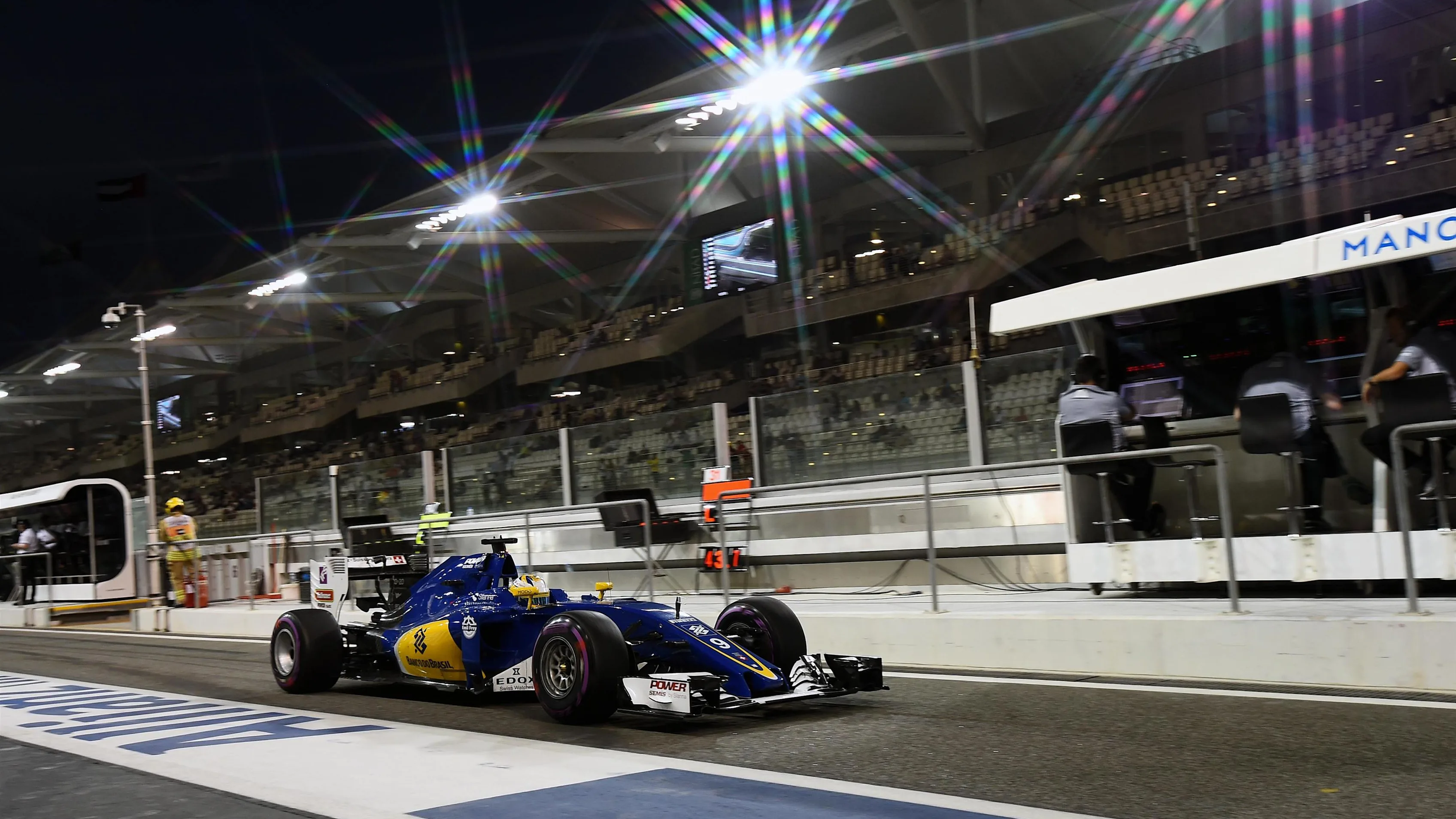 Marcus Ericsson (SWE) Sauber C35 at Formula One World Championship, Rd21, Abu Dhabi Grand Prix, Practice, Yas Marina Circuit, Abu Dhabi, UAE, Friday 25 November 2016. © Sutton Images