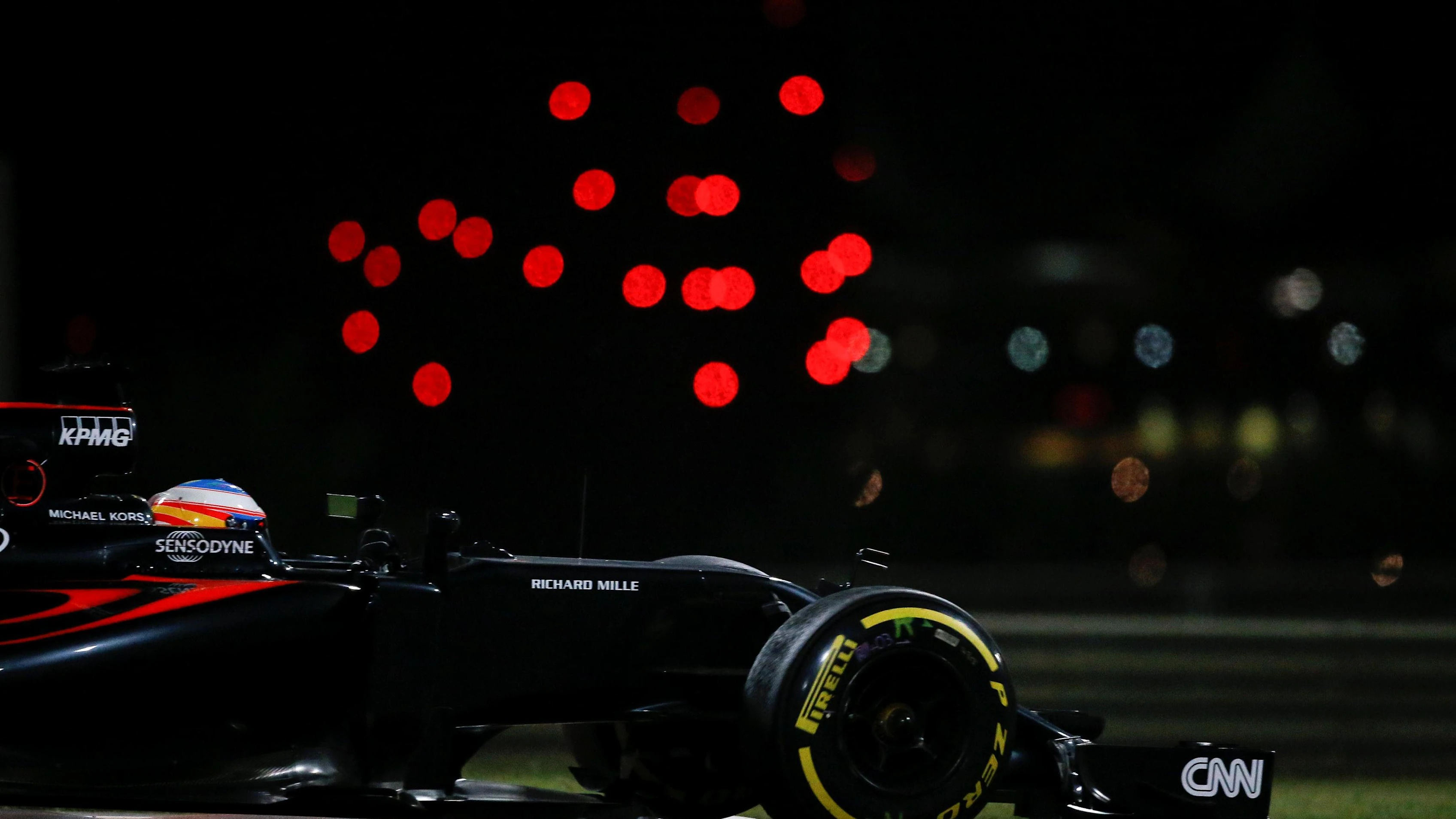Fernando Alonso (ESP) McLaren MP4-31 at Formula One World Championship, Rd21, Abu Dhabi Grand Prix, Practice, Yas Marina Circuit, Abu Dhabi, UAE, Friday 25 November 2016. © Sutton Images