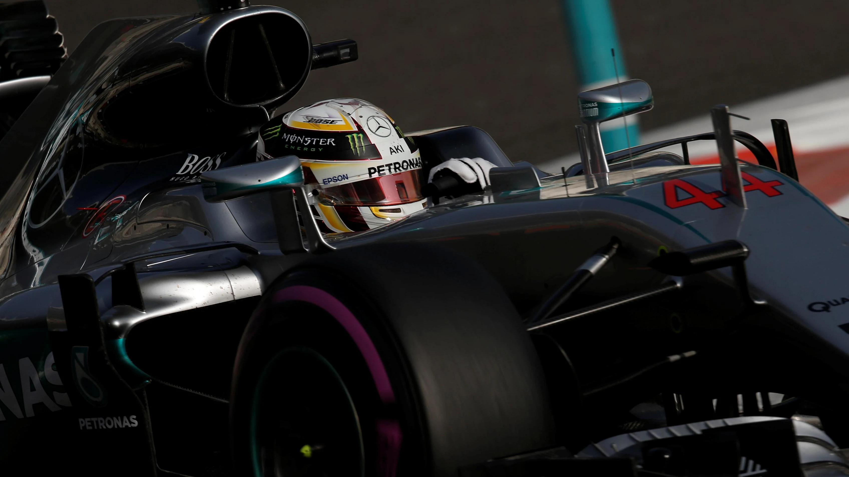 Lewis Hamilton (GBR) Mercedes-Benz F1 W07 Hybrid at Formula One World Championship, Rd21, Abu Dhabi