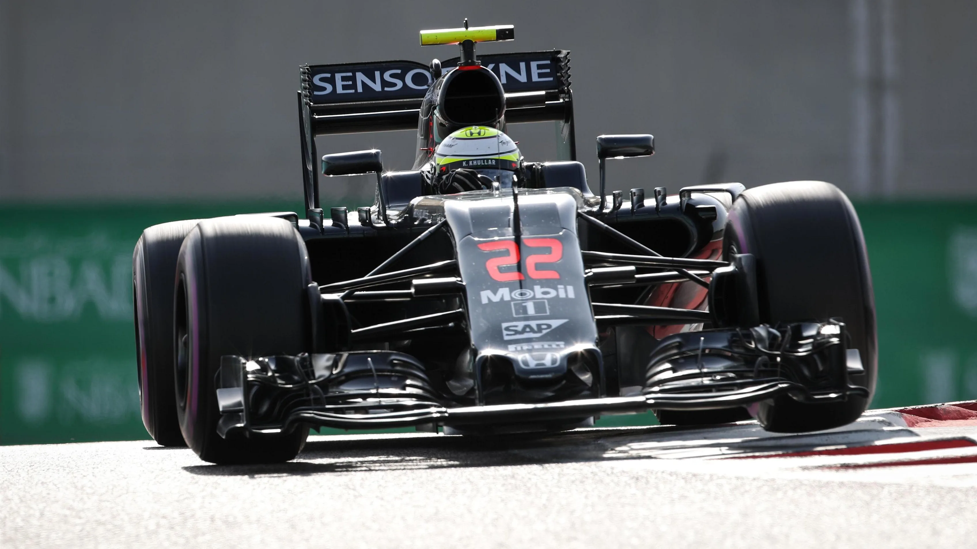 Jenson Button (GBR) McLaren MP4-31 at Formula One World Championship, Rd21, Abu Dhabi Grand Prix, Qualifying, Yas Marina Circuit, Abu Dhabi, UAE, Saturday 26 November 2016. © Sutton Images