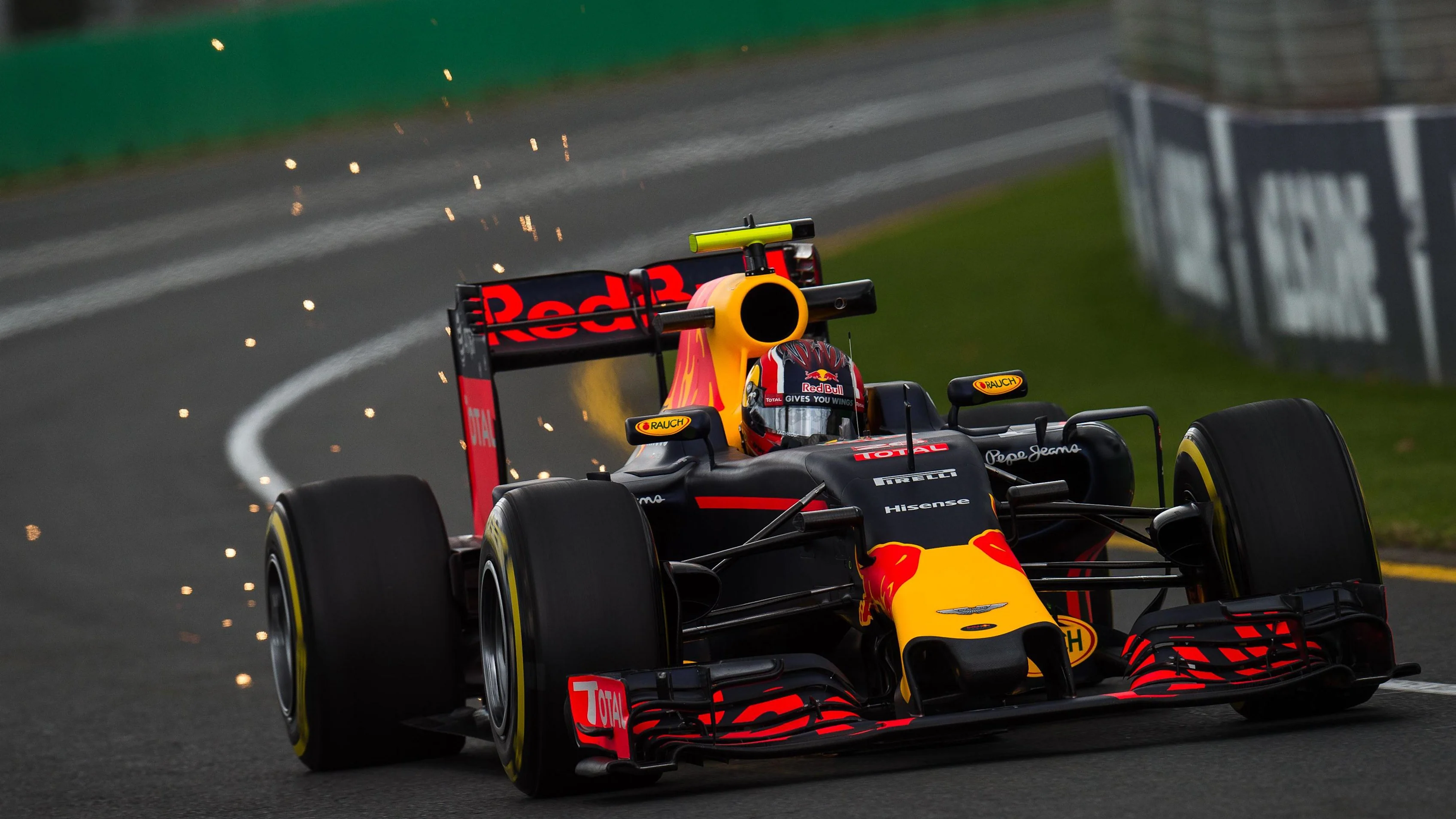 Daniil Kvyat (RUS) Red Bull Racing RB12 at Formula One World Championship, Rd1, Australian Grand