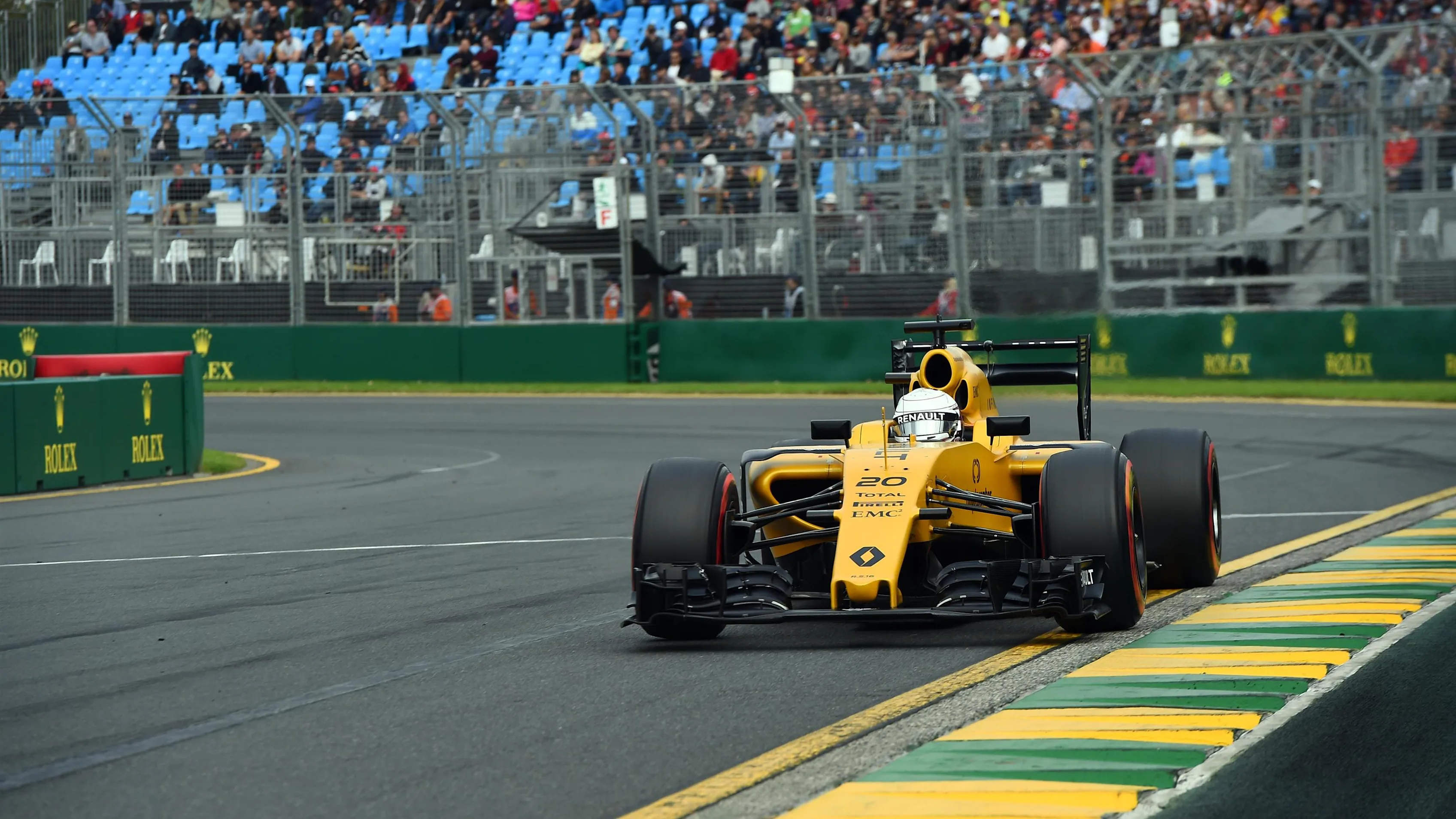 Kevin Magnussen (DEN) Renault Sport F1 Team RS16 at Formula One World Championship, Rd1, Australian