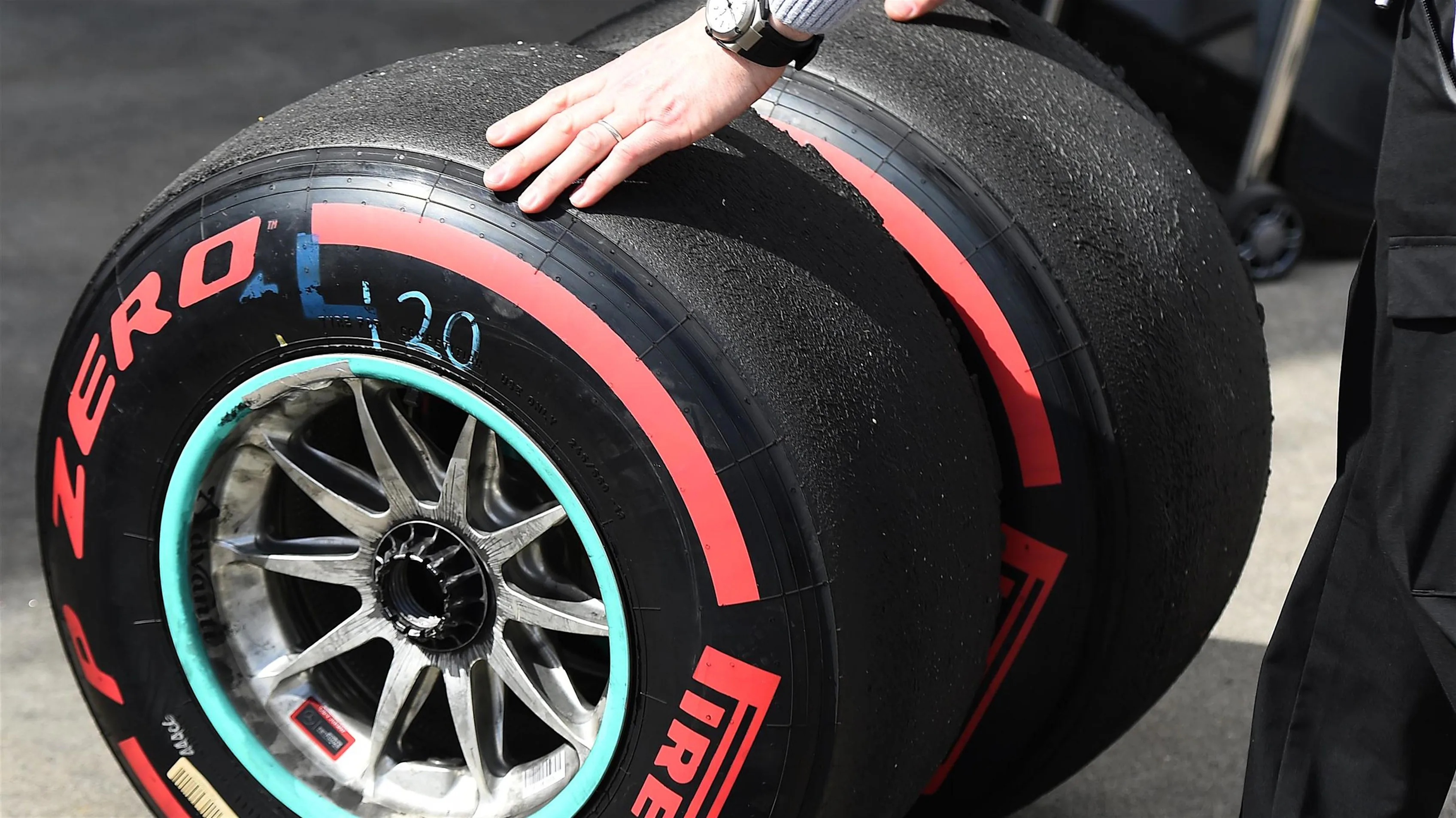 Pirelli tyres at Formula One World Championship, Rd1, Australian Grand Prix, Qualifying, Albert