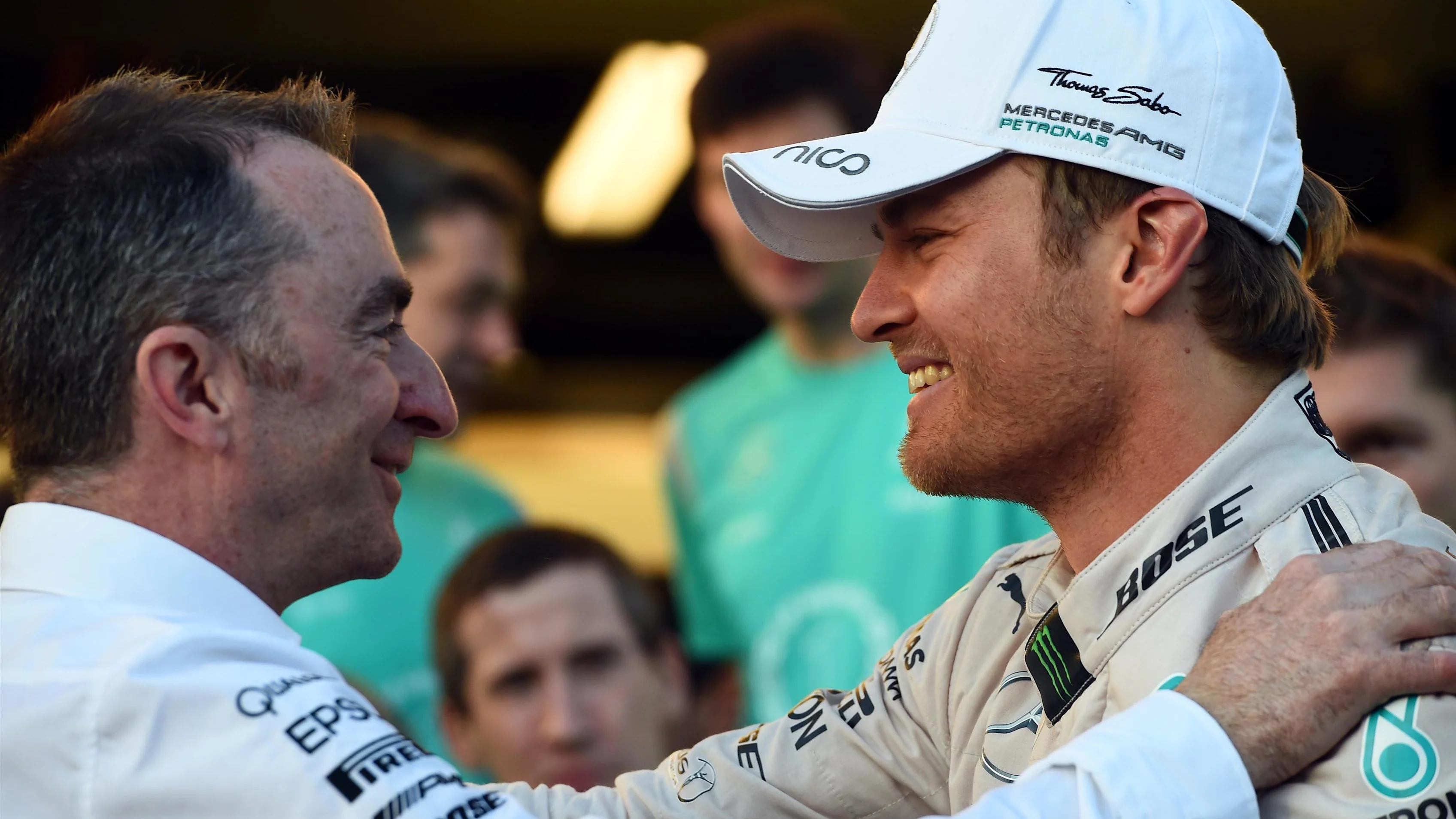 Nico Rosberg (GER) Mercedes AMG F1 celebrates with Paddy Lowe (GBR) Mercedes AMG F1 Executive