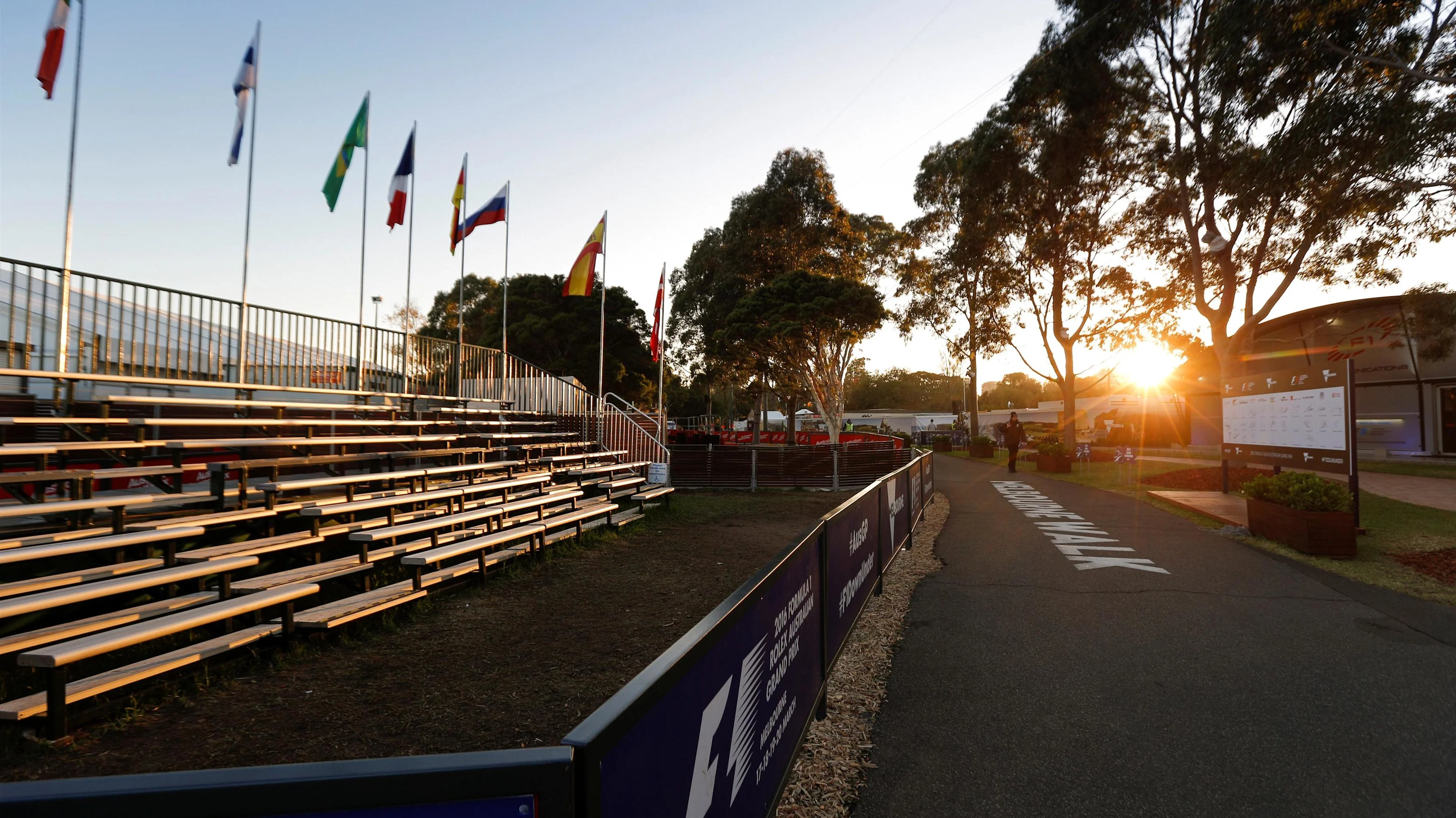 The Melbourne walk at sunrise at Formula One World Championship, Rd1, Australian Grand Prix, Race, Albert Park, Melbourne, Australia, Sunday 20 March 2016. © Sutton Motorsport Images