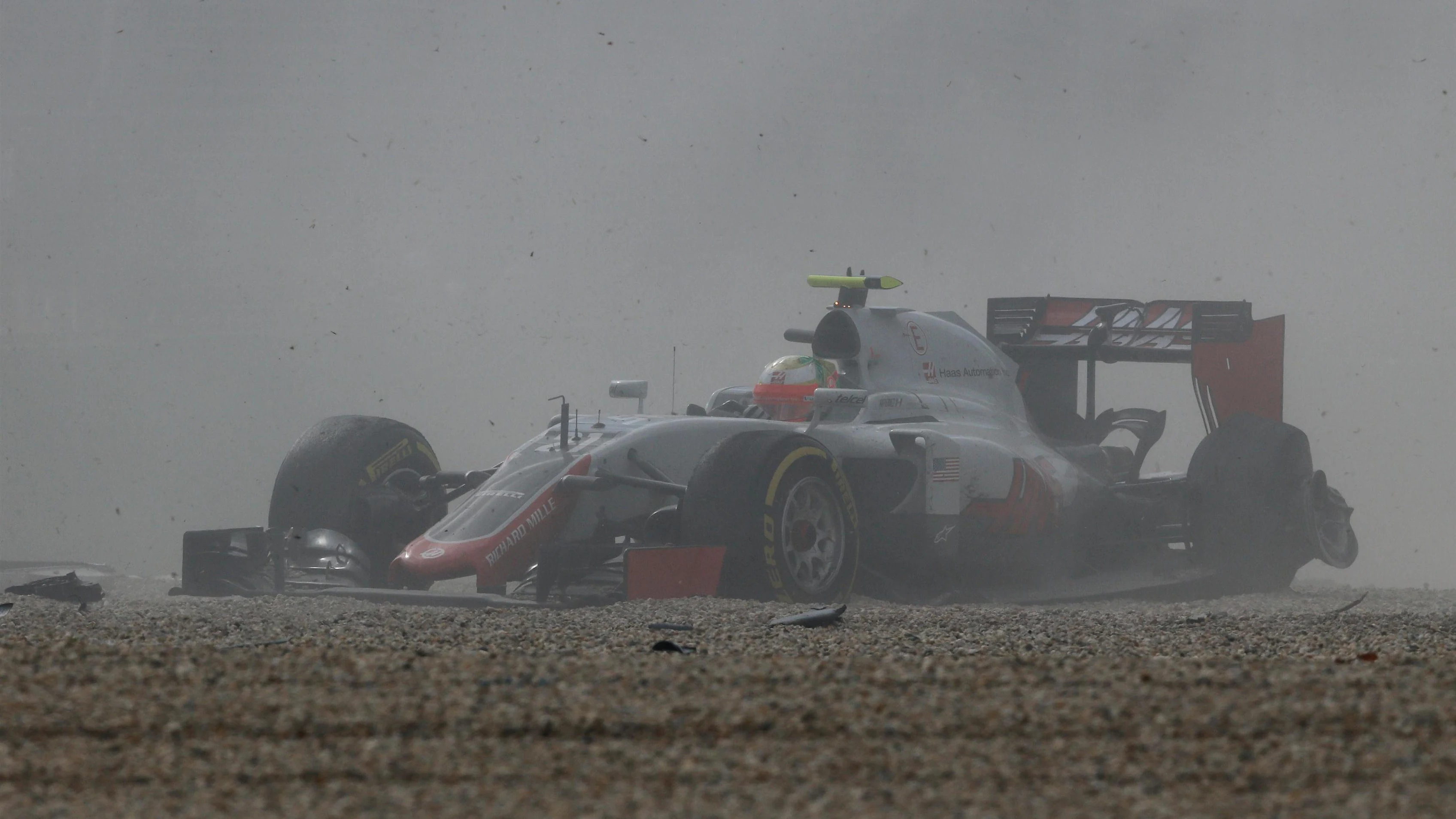 Esteban Gutierrez (MEX) Haas VF-16 crashed out of the race at Formula One World Championship, Rd1,