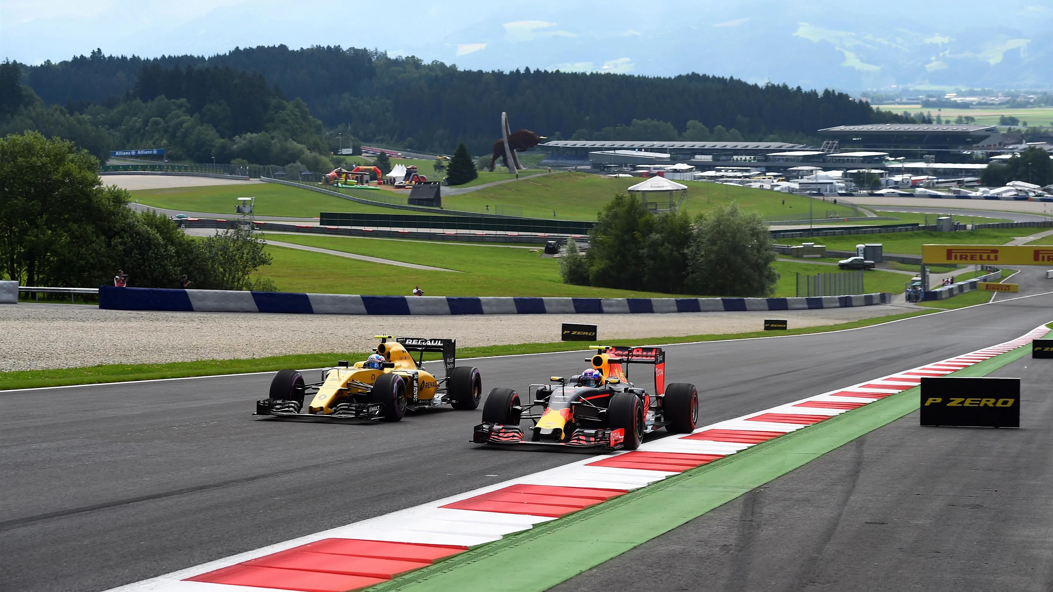 Jolyon Palmer (GBR) Renault Sport F1 Team RS16 and Max Verstappen (NED) Red Bull Racing RB12 at
