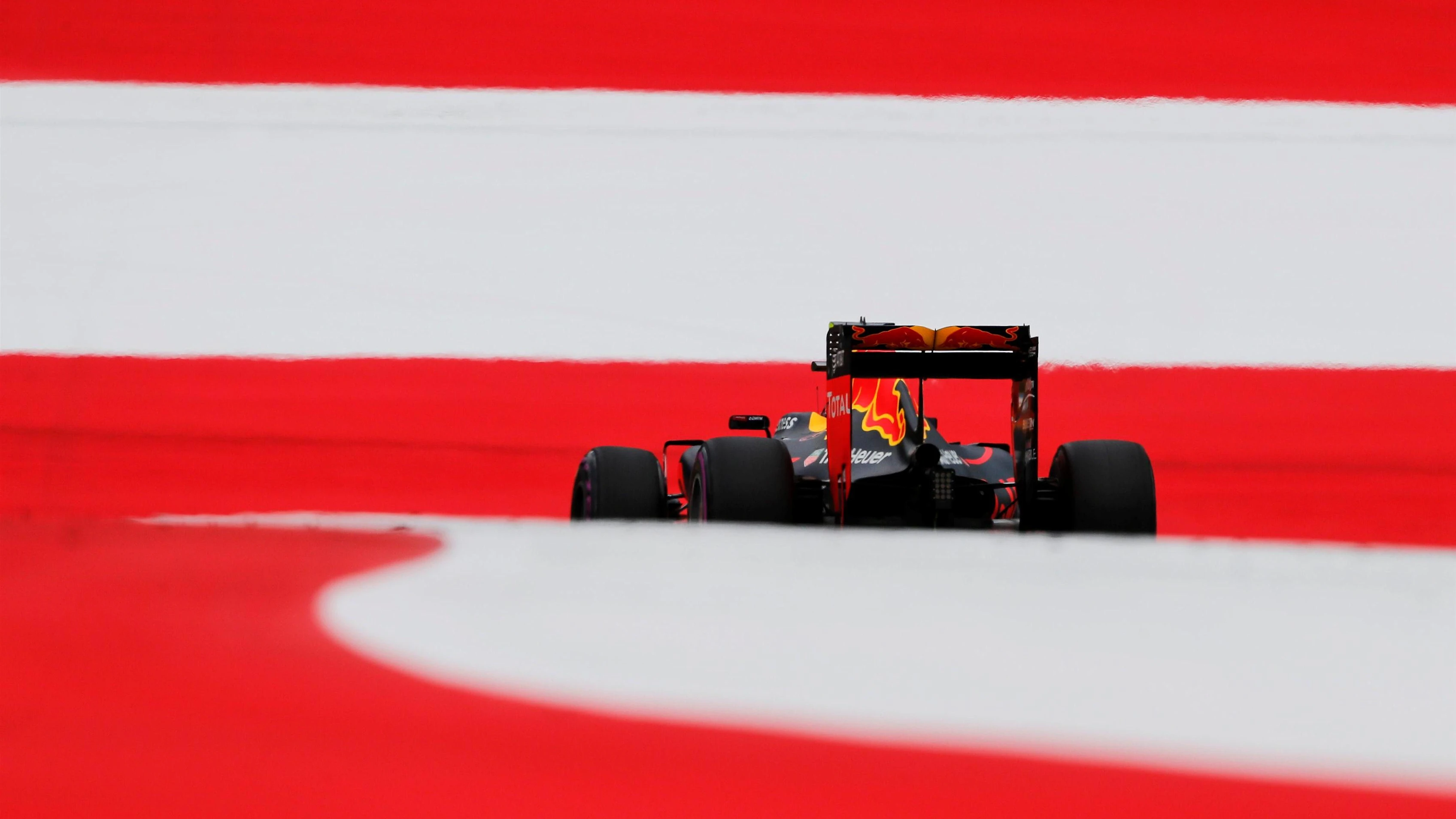 Daniel Ricciardo (AUS) Red Bull Racing RB12 at Formula One World Championship, Rd9, Austrian Grand