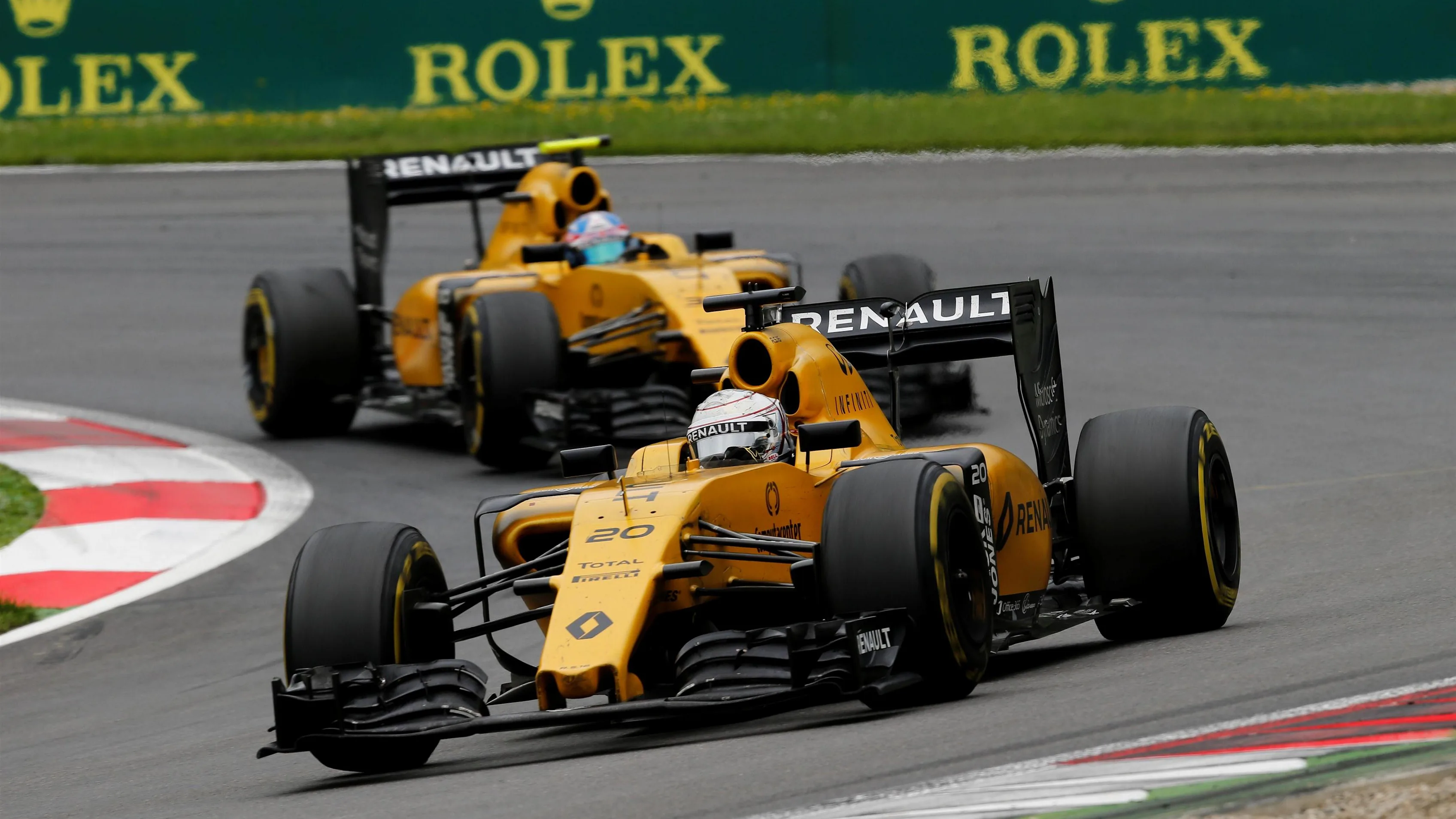 Kevin Magnussen (DEN) Renault Sport F1 Team RS16 leads Jolyon Palmer (GBR) Renault Sport F1 Team