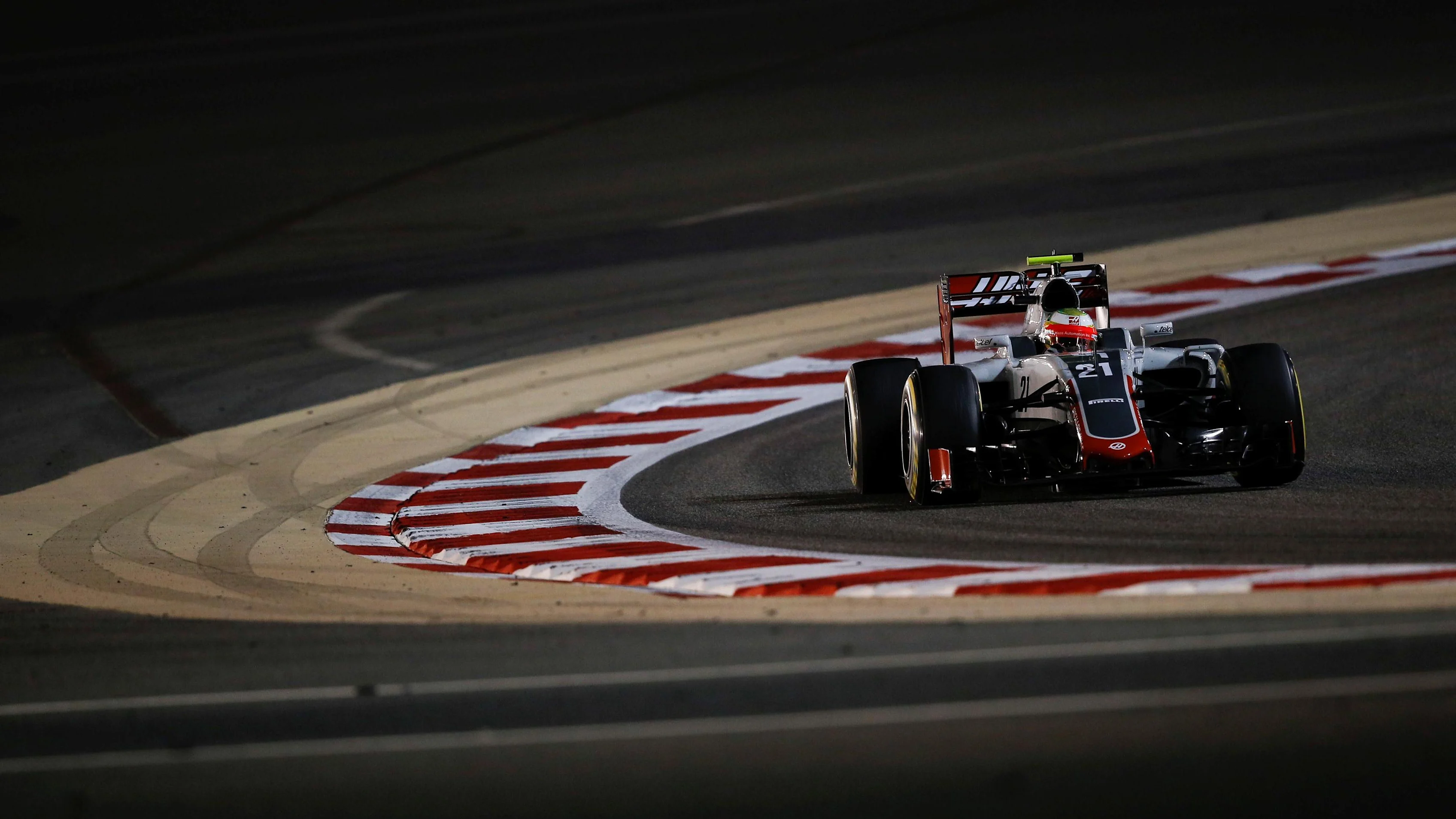 Esteban Gutierrez (MEX) Haas VF-16 at Formula One World Championship, Rd2, Bahrain Grand Prix