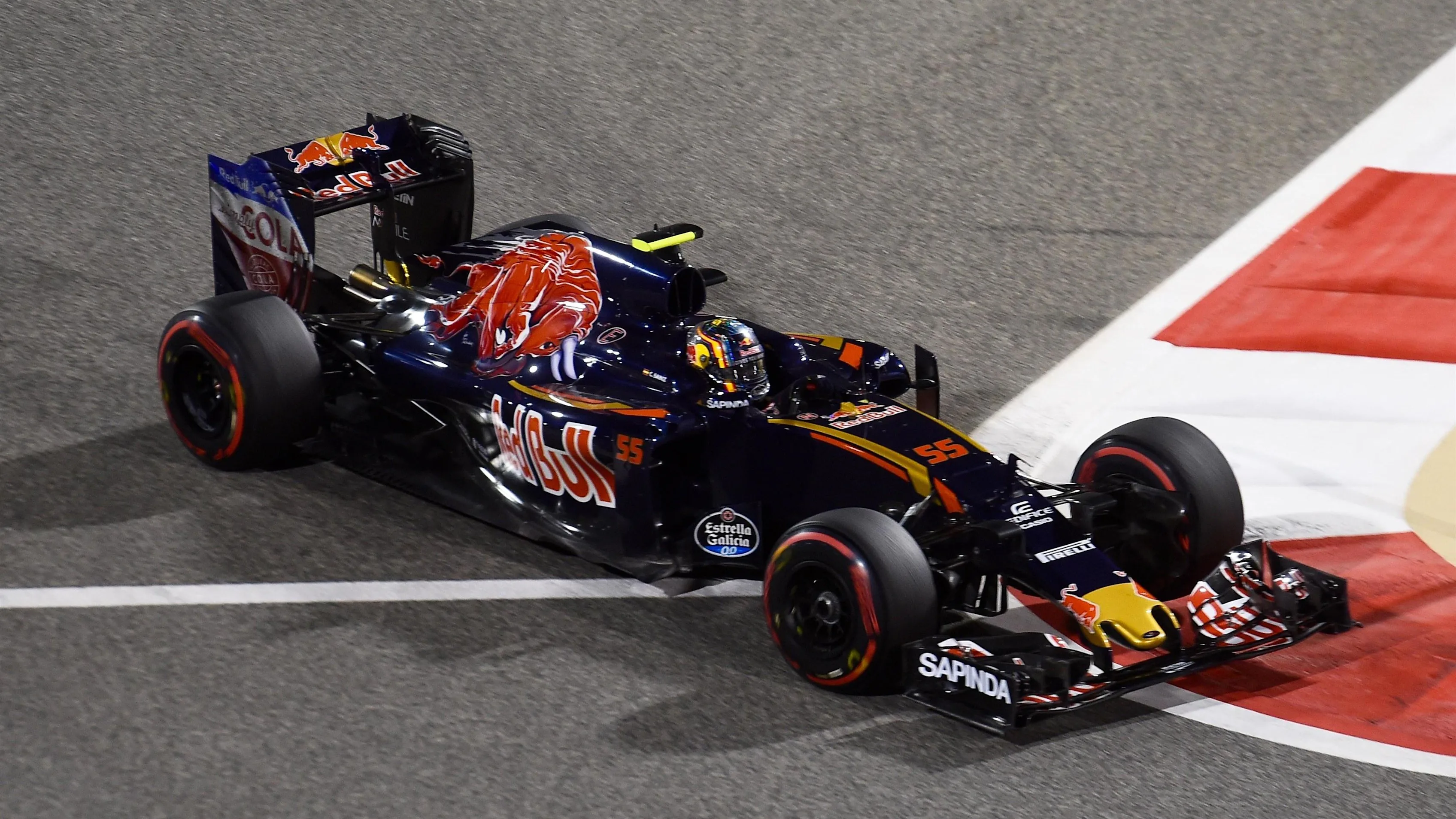 Carlos Sainz jr (ESP) Scuderia Toro Rosso STR11 at Formula One World Championship, Rd2, Bahrain