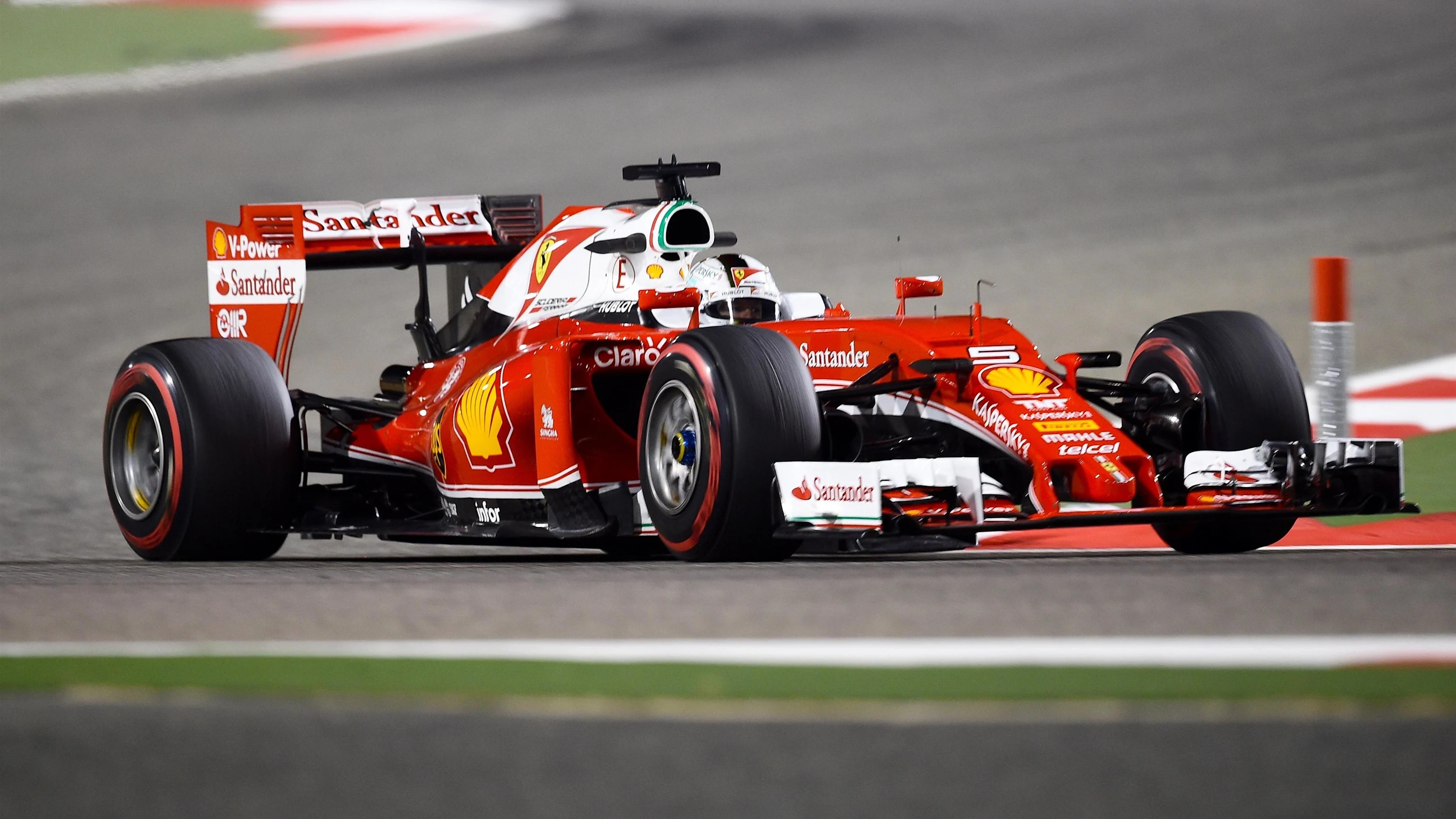 Sebastian Vettel (GER) Ferrari SF16-H at Formula One World Championship, Rd2, Bahrain Grand Prix