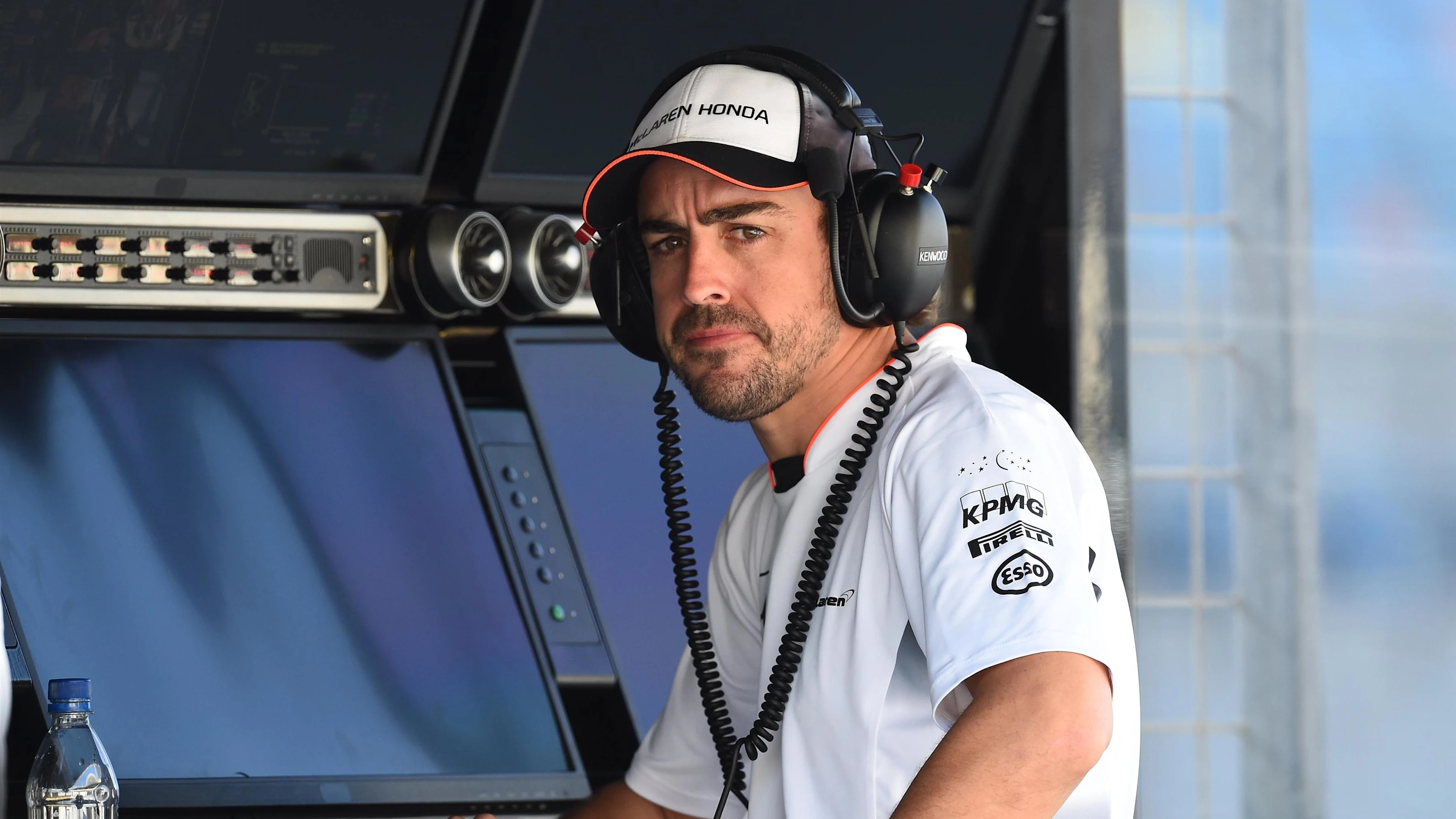 Fernando Alonso (ESP) McLaren at Formula One World Championship, Rd2, Bahrain Grand Prix