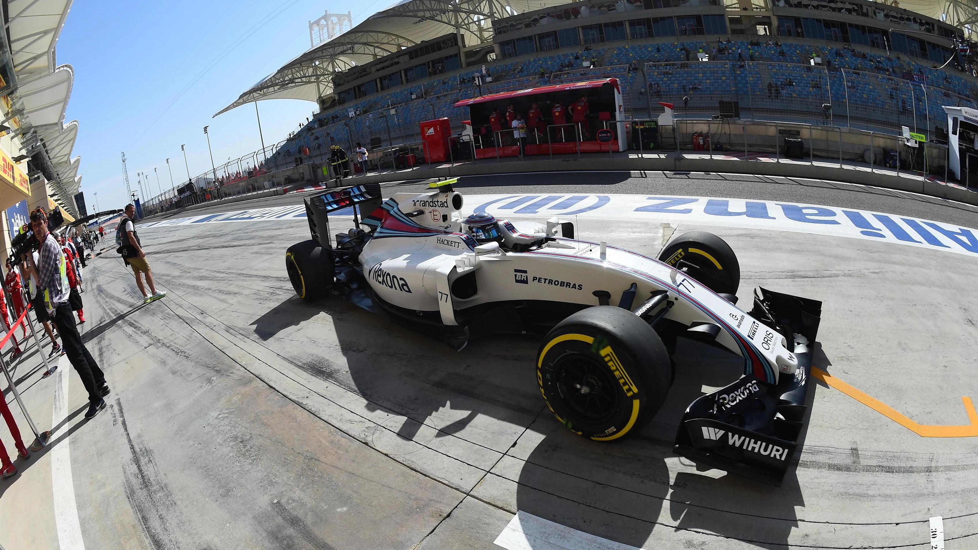 Valtteri Bottas (FIN) Williams FW38 at Formula One World Championship, Rd2, Bahrain Grand Prix