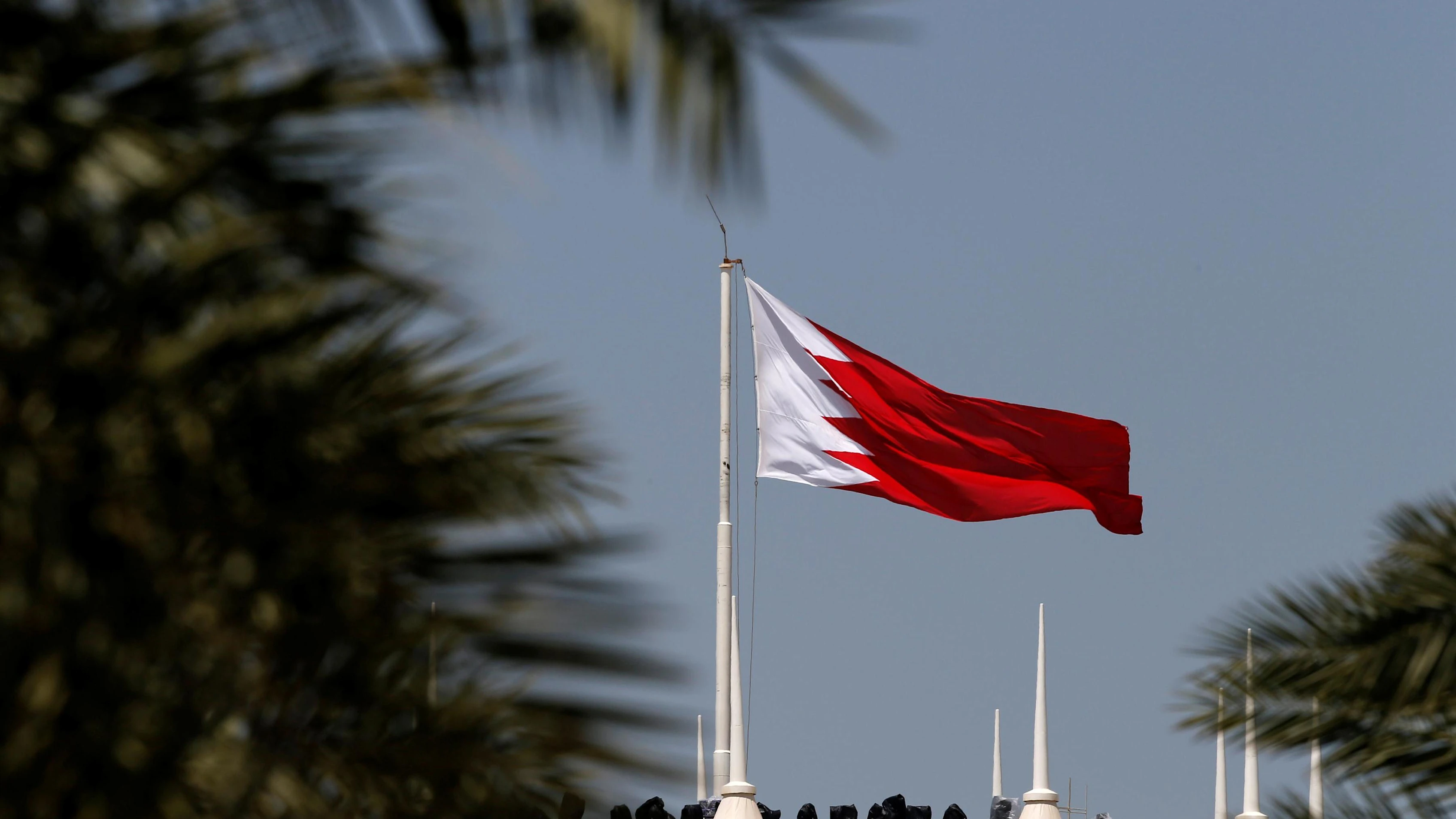 Bahrain flag at Formula One World Championship, Rd2, Bahrain Grand Prix Qualifying, Bahrain International Circuit, Sakhir, Bahrain, Saturday 2 April 2016. © Sutton Motorsport Images
