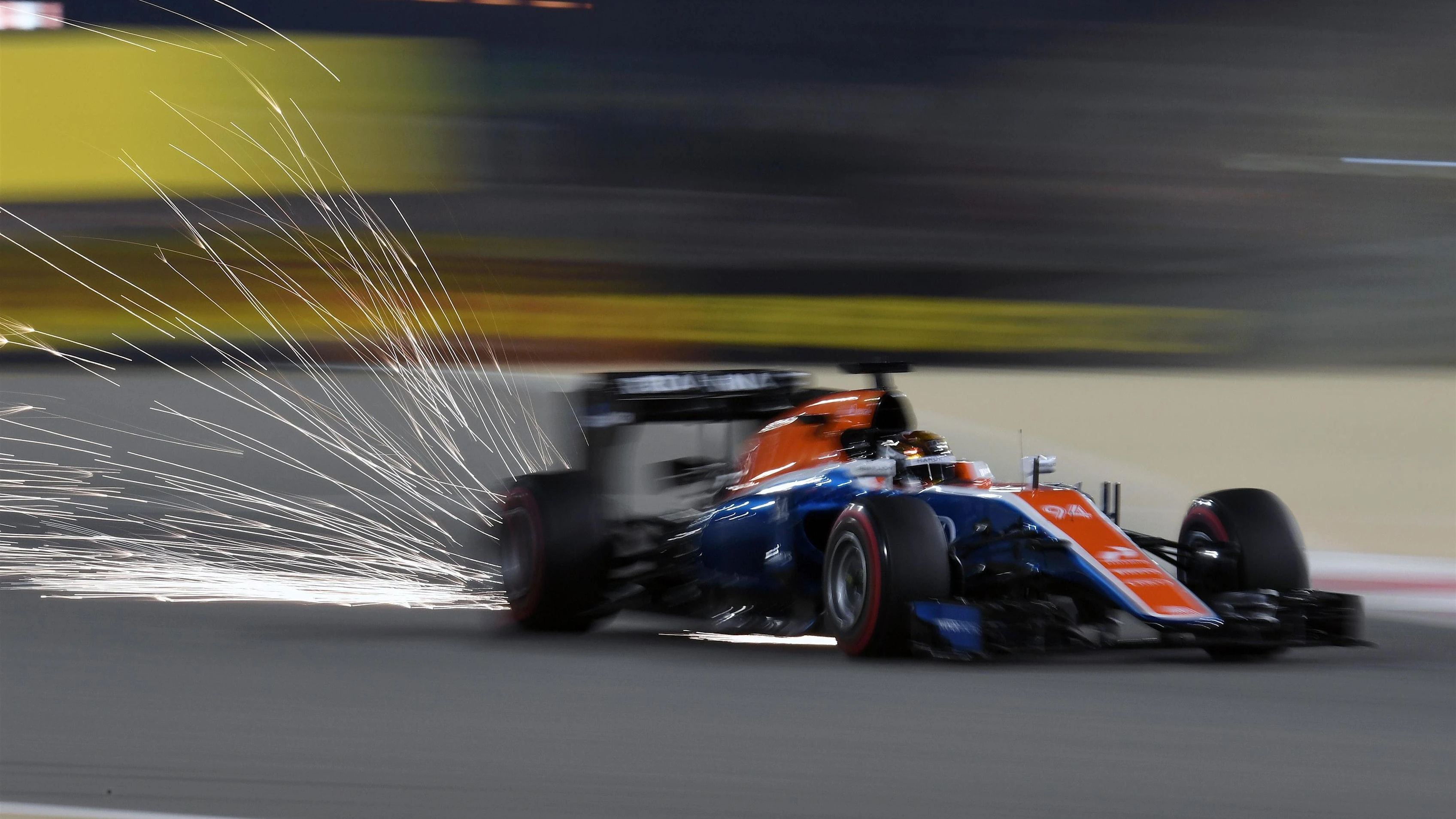 Pascal Wehrlein (GER) Manor Racing MRT05 at Formula One World Championship, Rd2, Bahrain Grand Prix