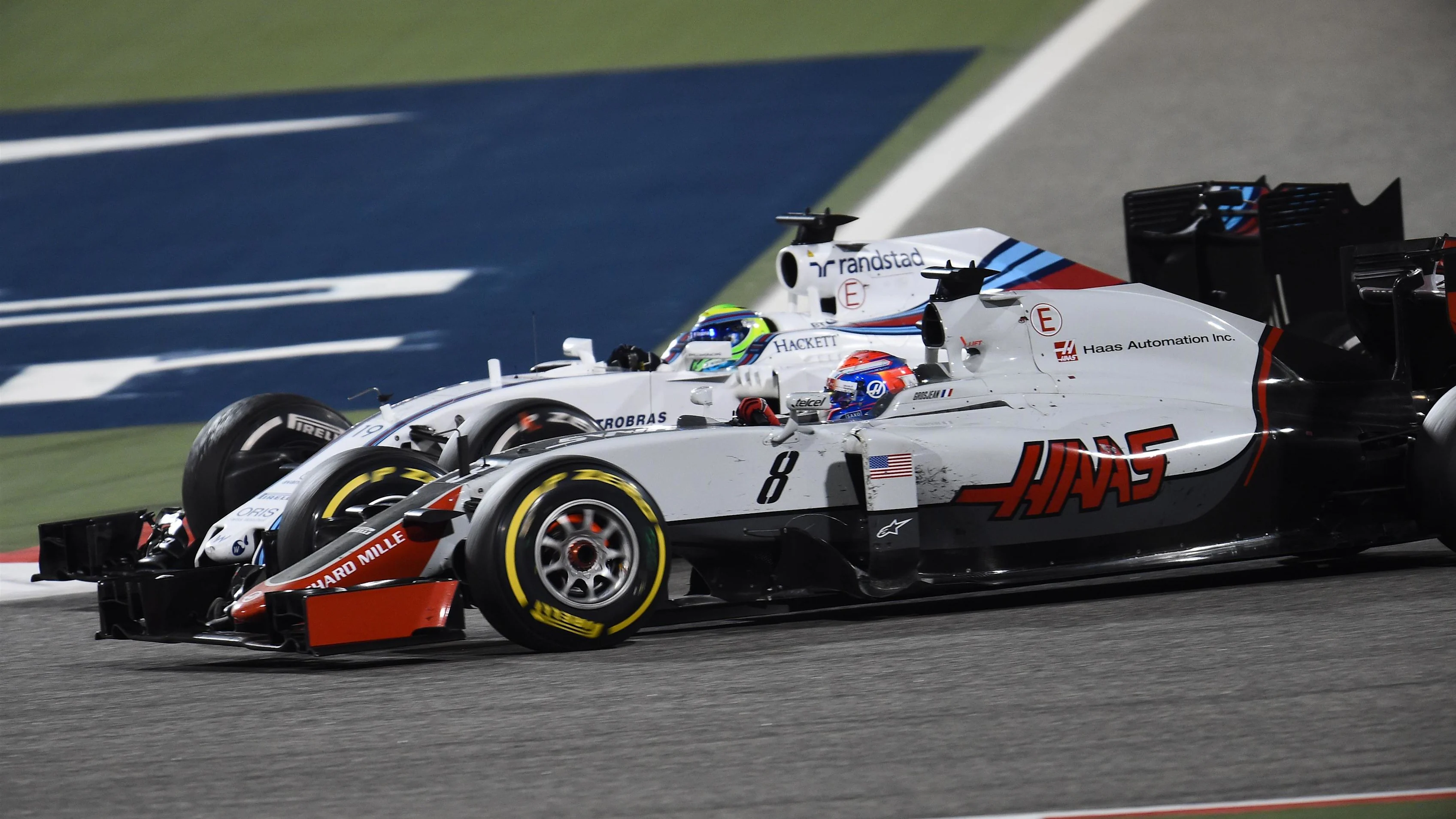 Romain Grosjean (FRA) Haas VF-16 and Felipe Massa (BRA) Williams FW38 battle for position at